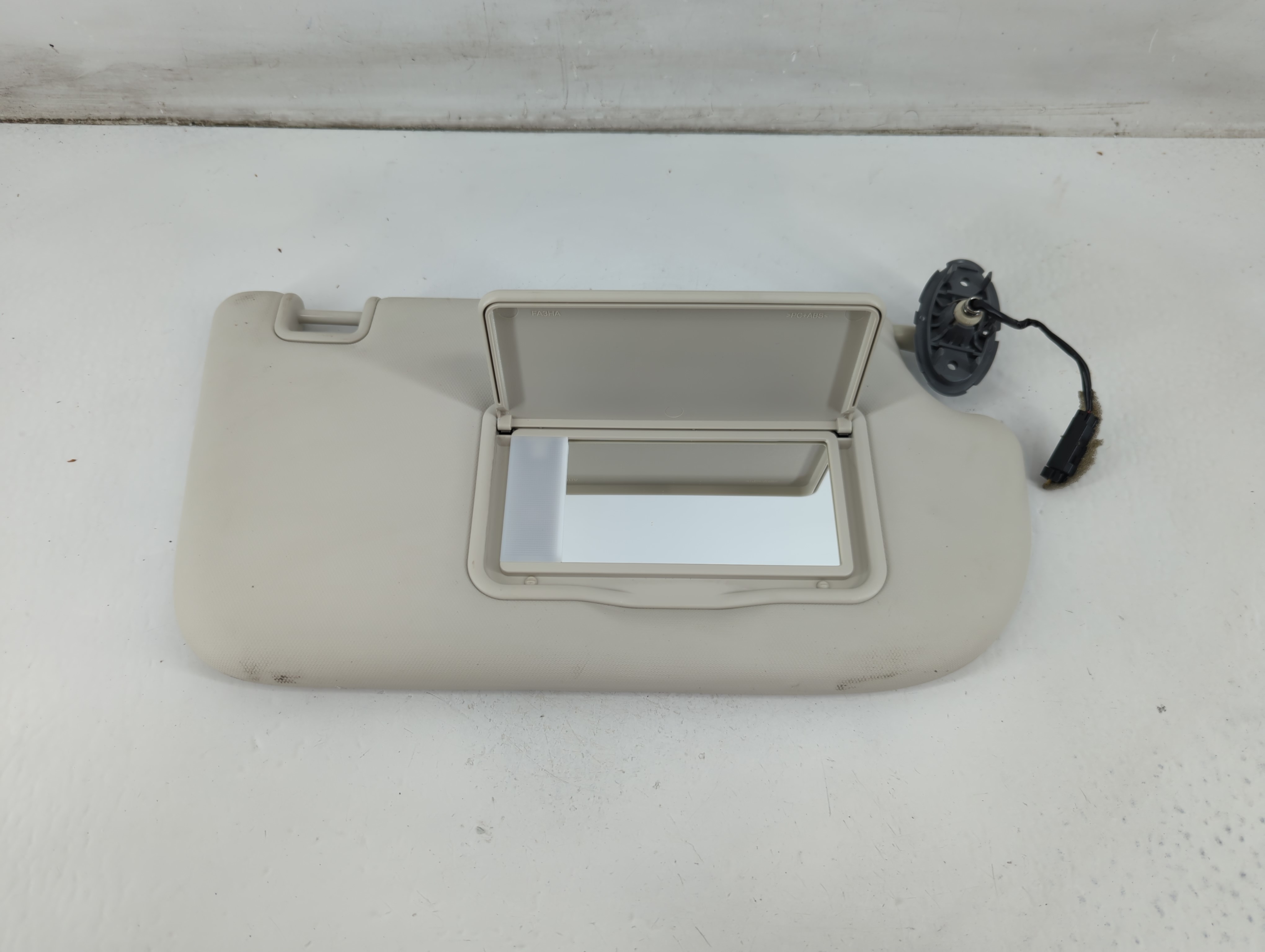 Picture of 2013-2019 Ford Escape Passenger Sun Visor Mirror Right Sunvisor Ivory 1096662