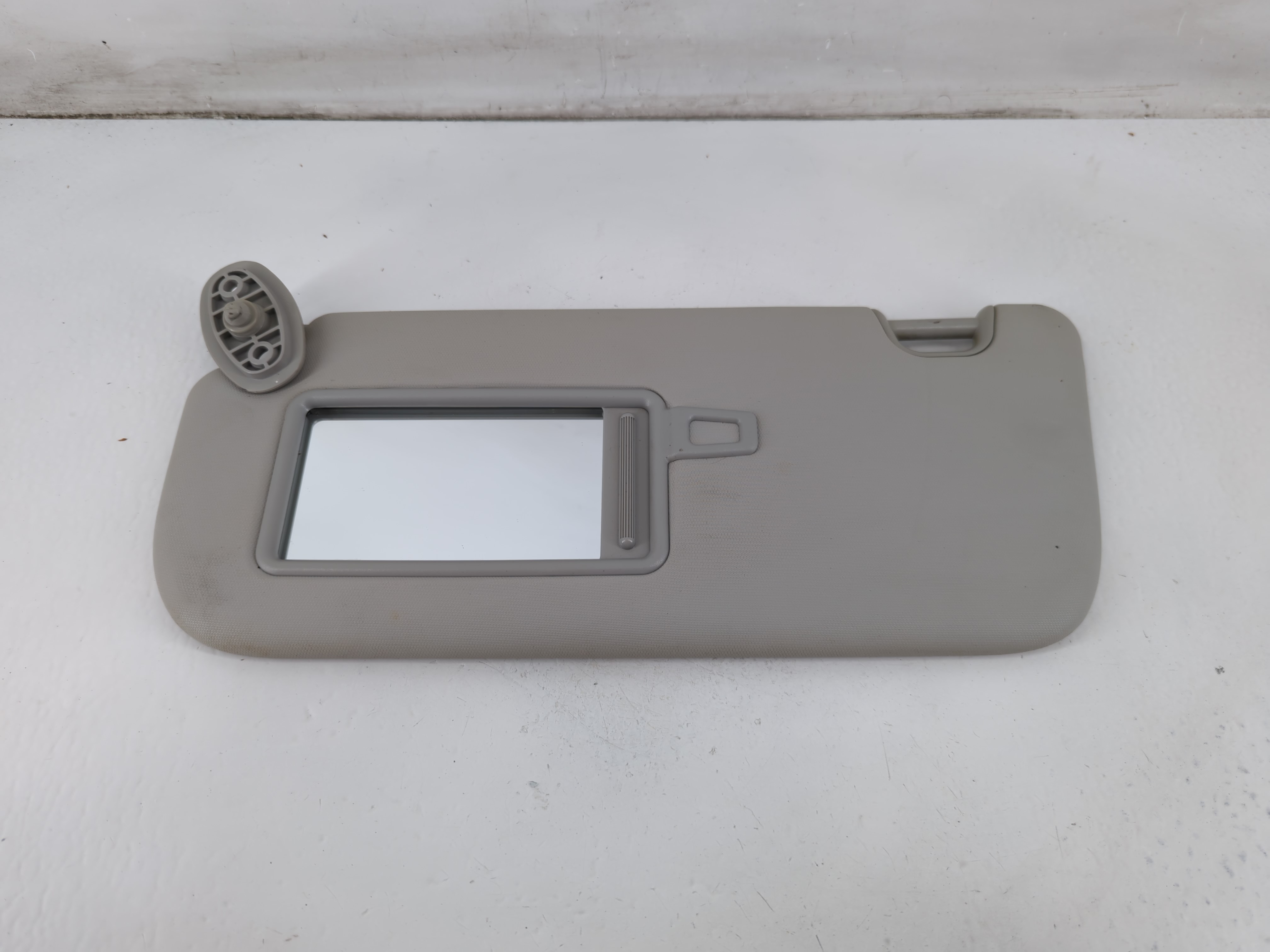 2014-2019 Kia Soul Driver Sun Visor Mirror Left Sunvisor Light Gray 1096665 - Oemusedautoparts1.com