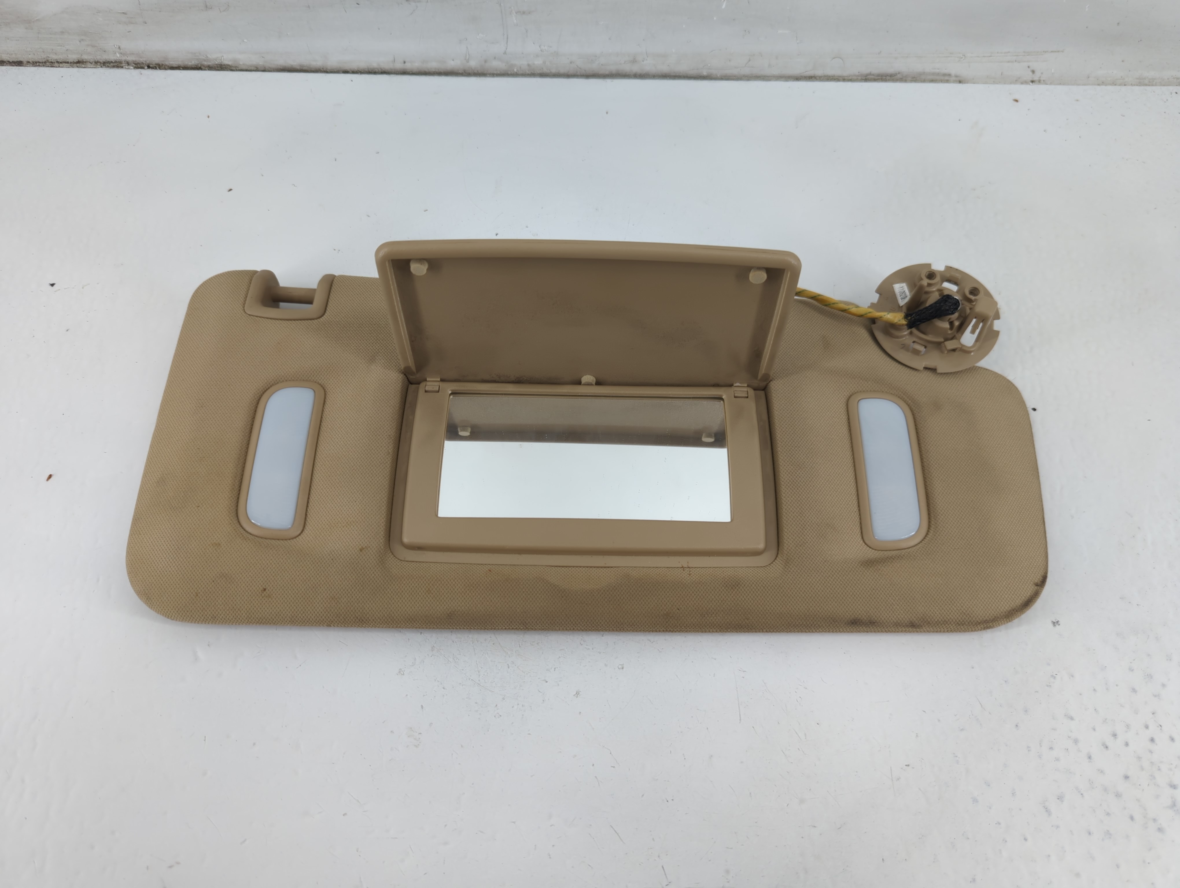 2008-2017 Buick Enclave Passenger Sun Visor Mirror Right Sunvisor Tan 1096690 - Oemusedautoparts1.com
