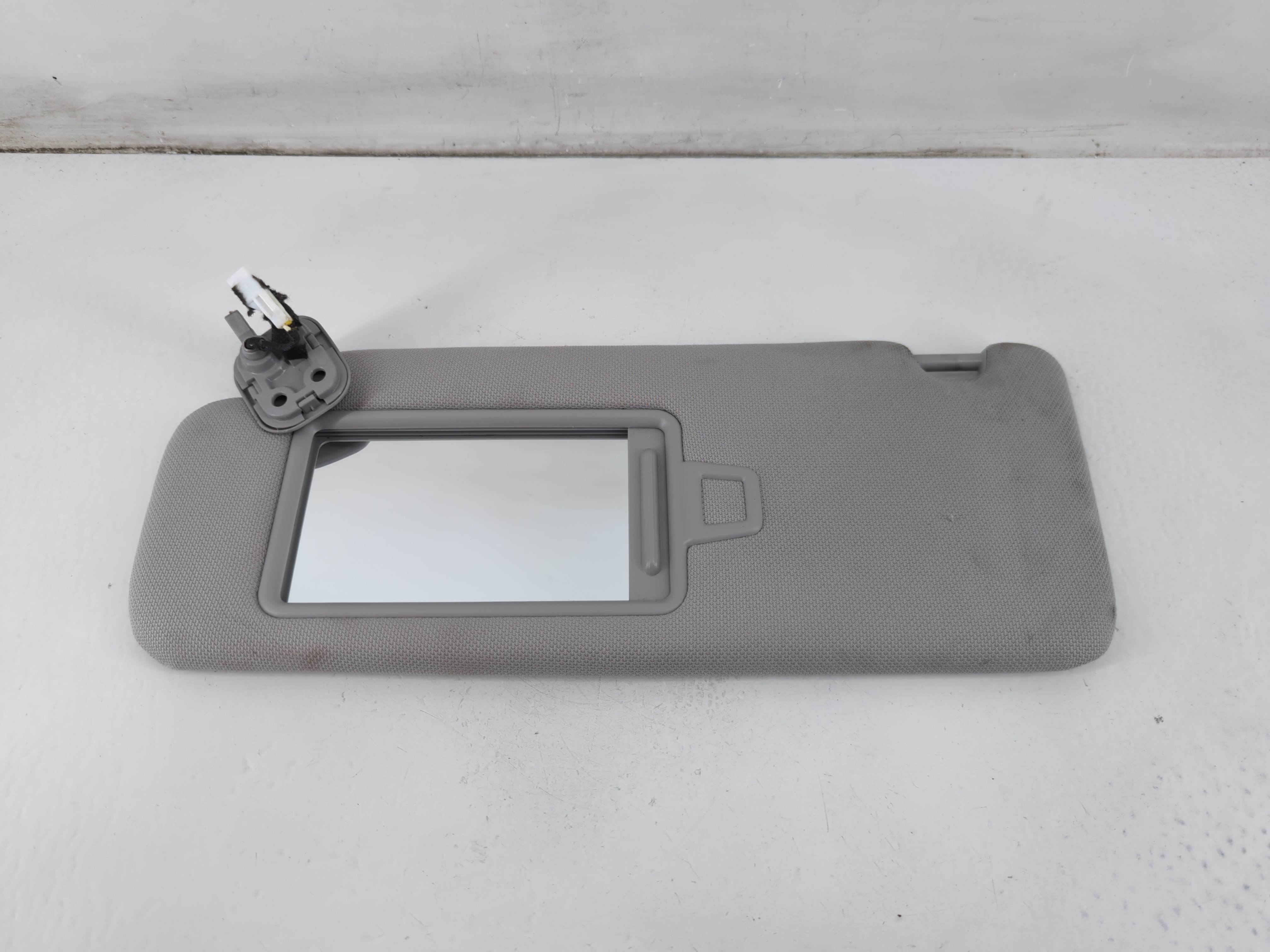 2016-2019 Hyundai Sonata Driver Sun Visor Mirror Left Sunvisor Grey 1096702 - Oemusedautoparts1.com