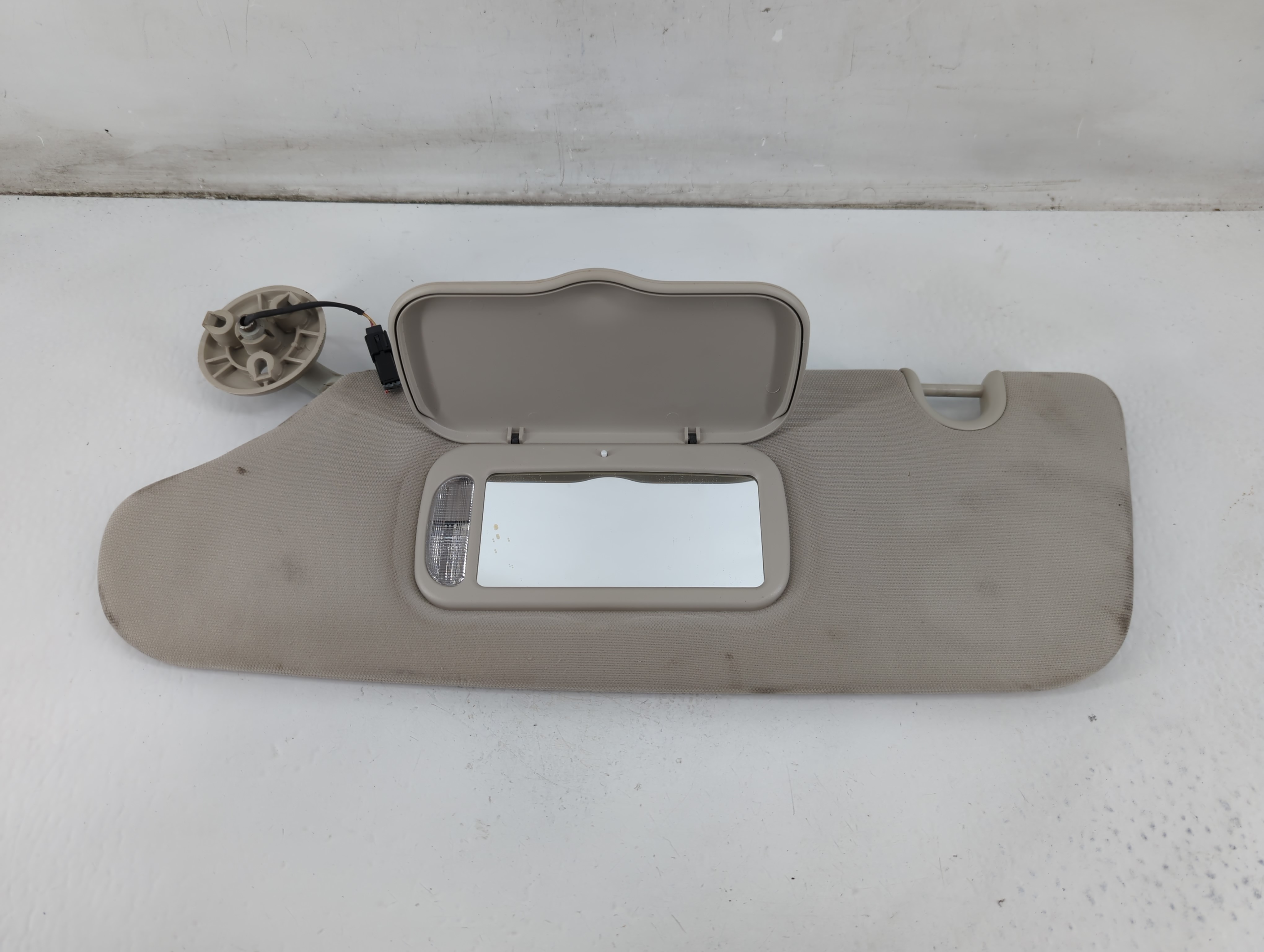 2011-2016 Chrysler Town & Country Driver Sun Visor Mirror Left Sunvisor 1096708 - Oemusedautoparts1.com