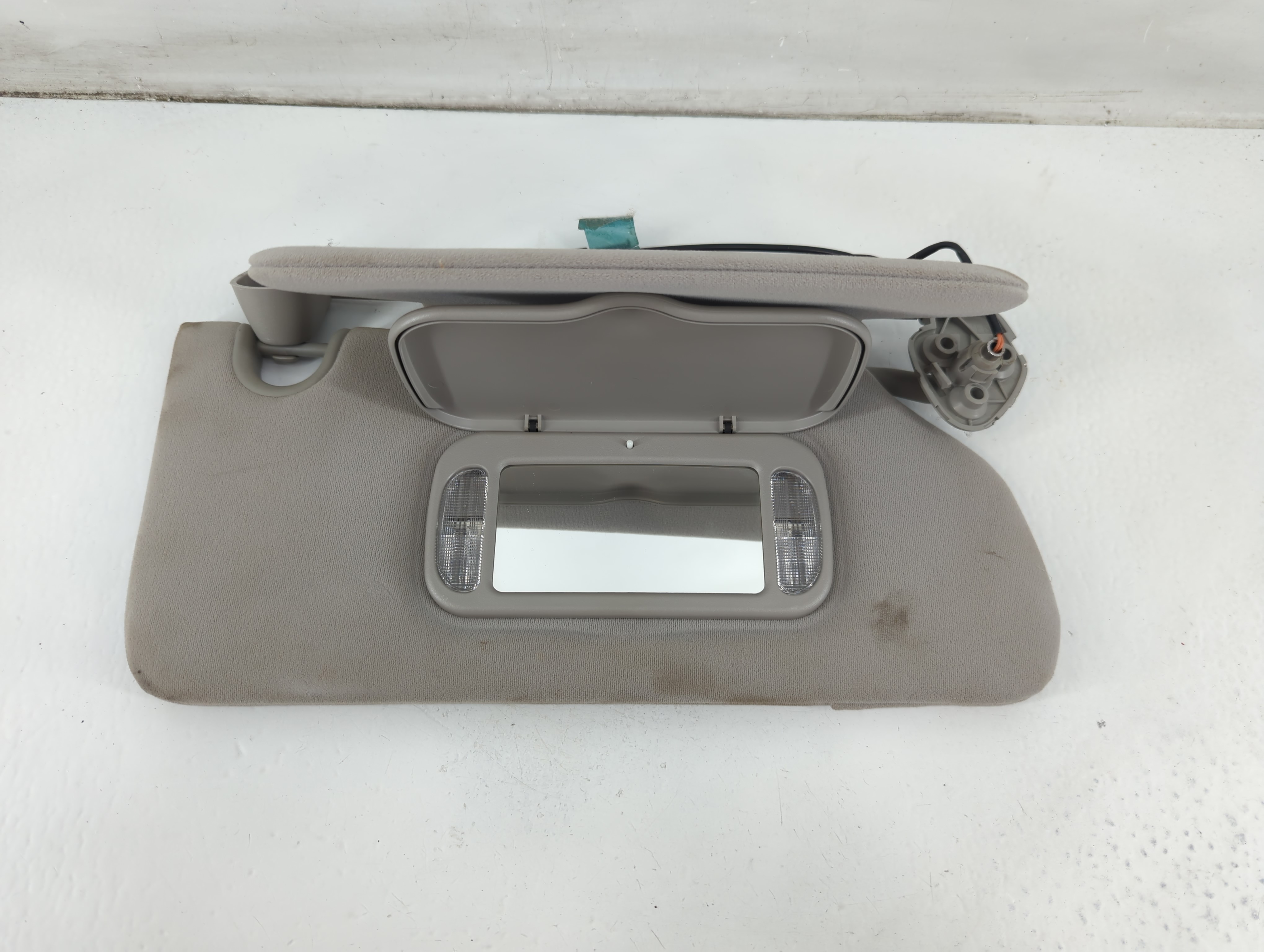 2006-2007 Cadillac Dts Passenger Sun Visor Mirror Right Sunvisor Grey 1096723 - Oemusedautoparts1.com