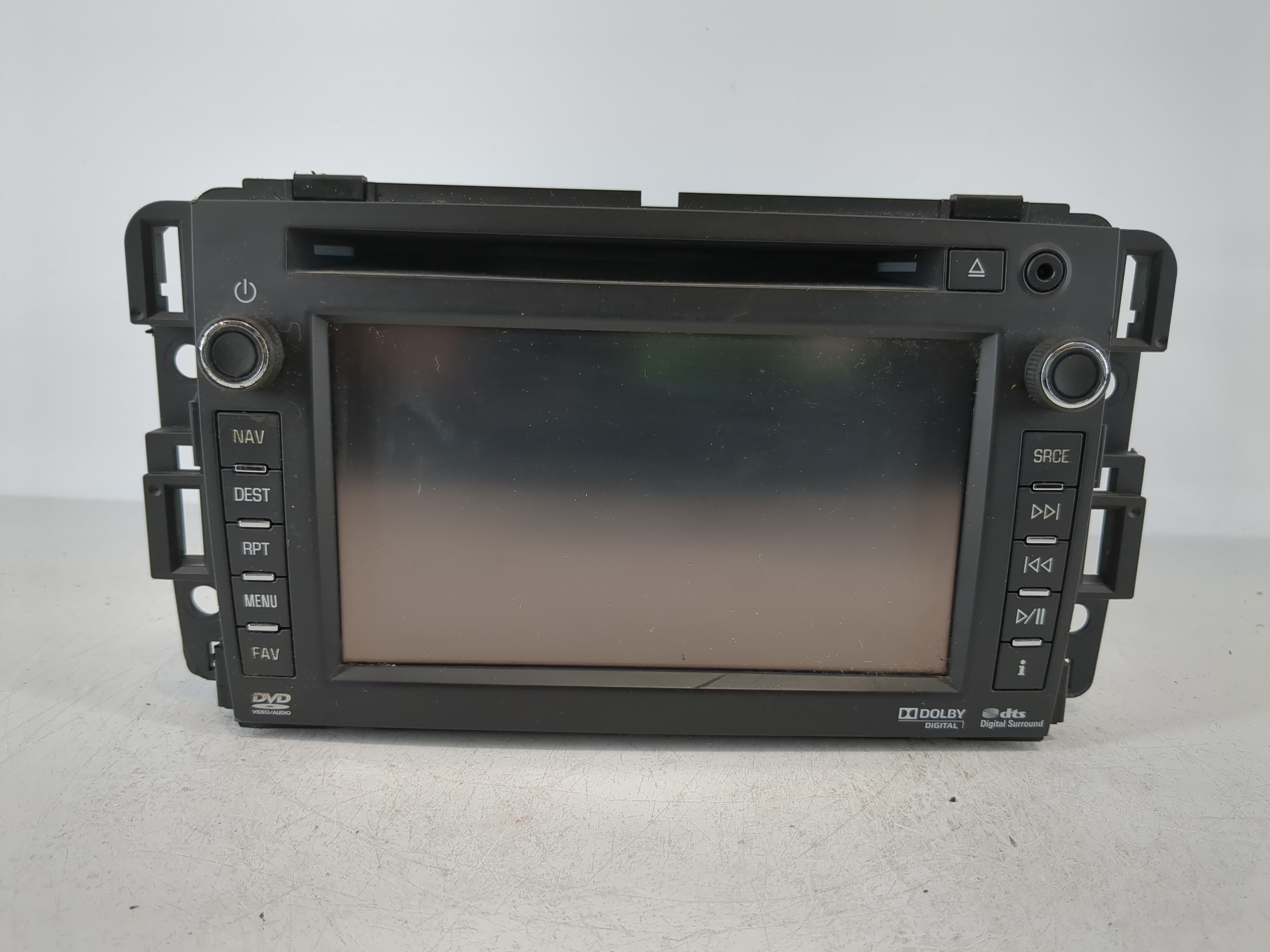 2012-2014 Chevrolet Suburban 1500 Am Fm Cd Player Radio Receiver 1096737 - Oemusedautoparts1.com