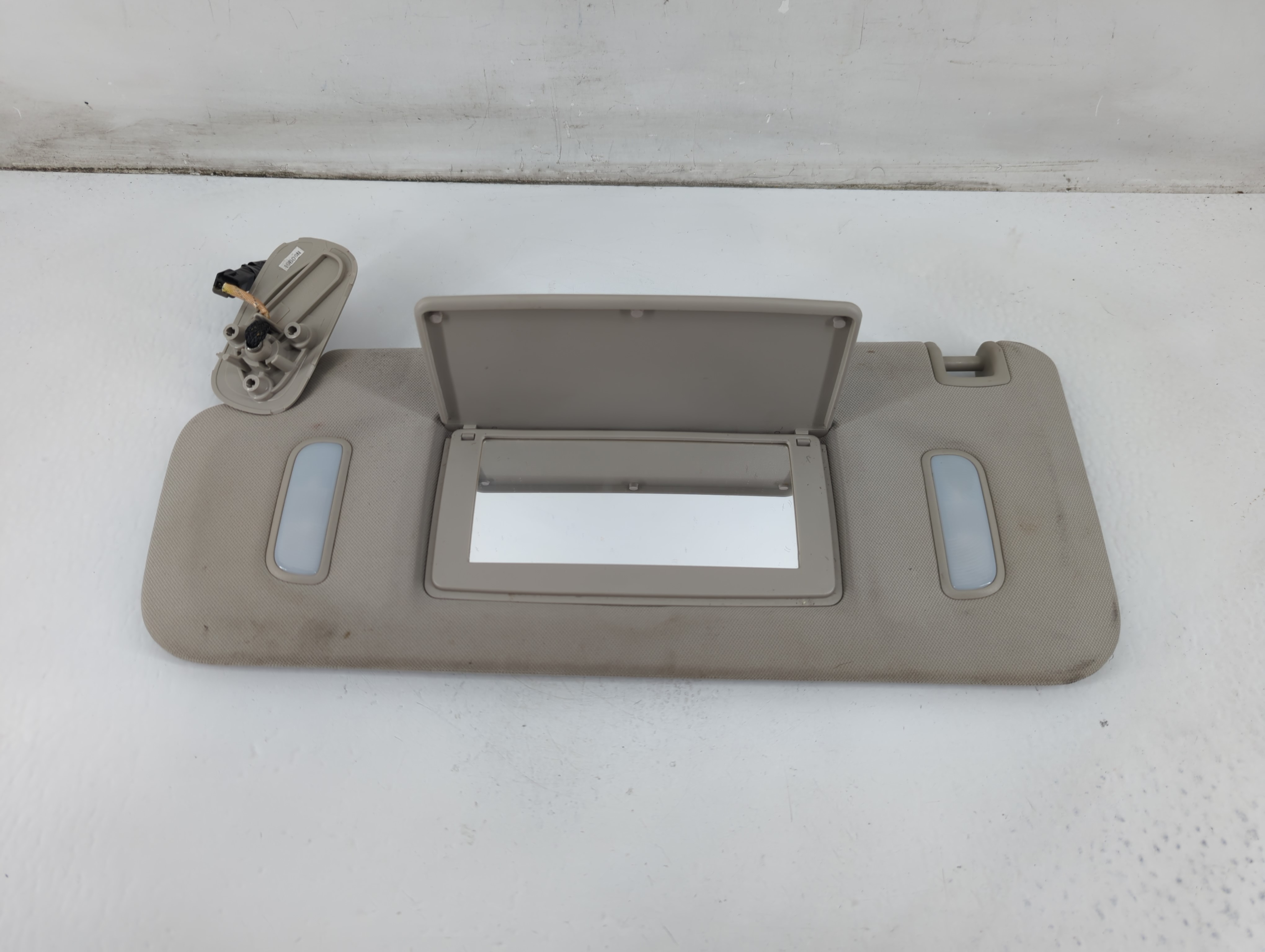 2007-2013 Chevrolet Silverado 1500 Driver Sun Visor Mirror Left Sunvisor 1096747 - Oemusedautoparts1.com