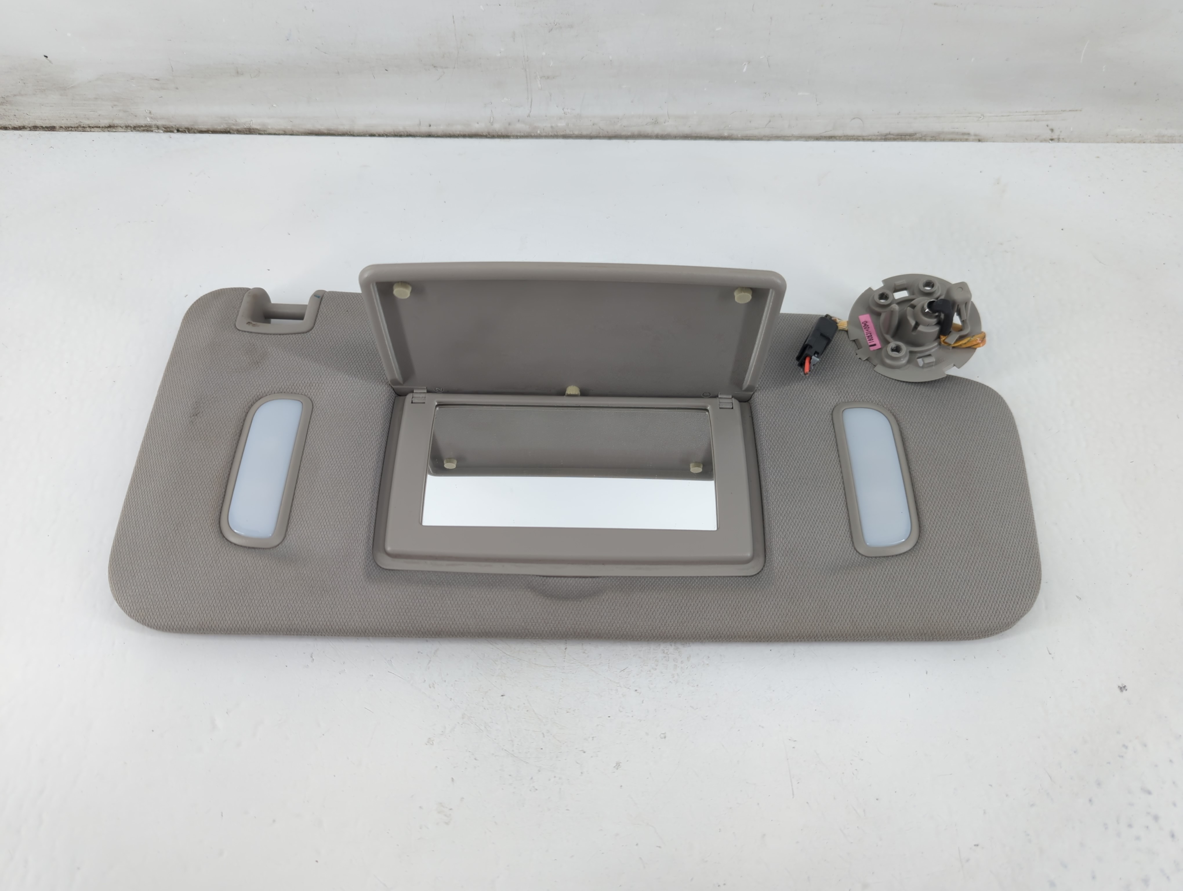 2010-2017 Chevrolet Equinox Passenger Sun Visor Mirror Right Sunvisor 1096754 - Oemusedautoparts1.com