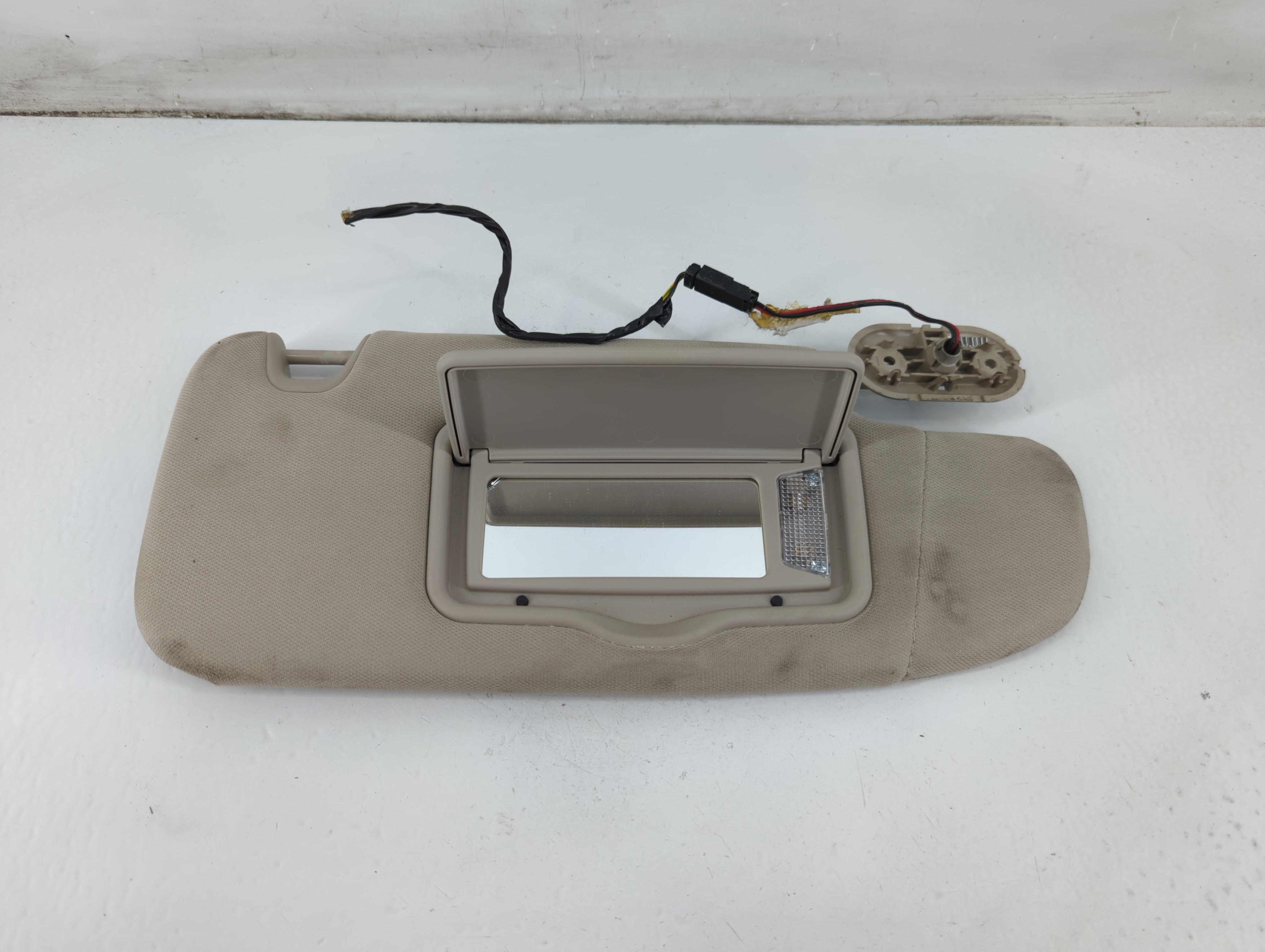 2010-2012 Ford Fusion Passenger Sun Visor Mirror Right Sunvisor 1096755 - Oemusedautoparts1.com