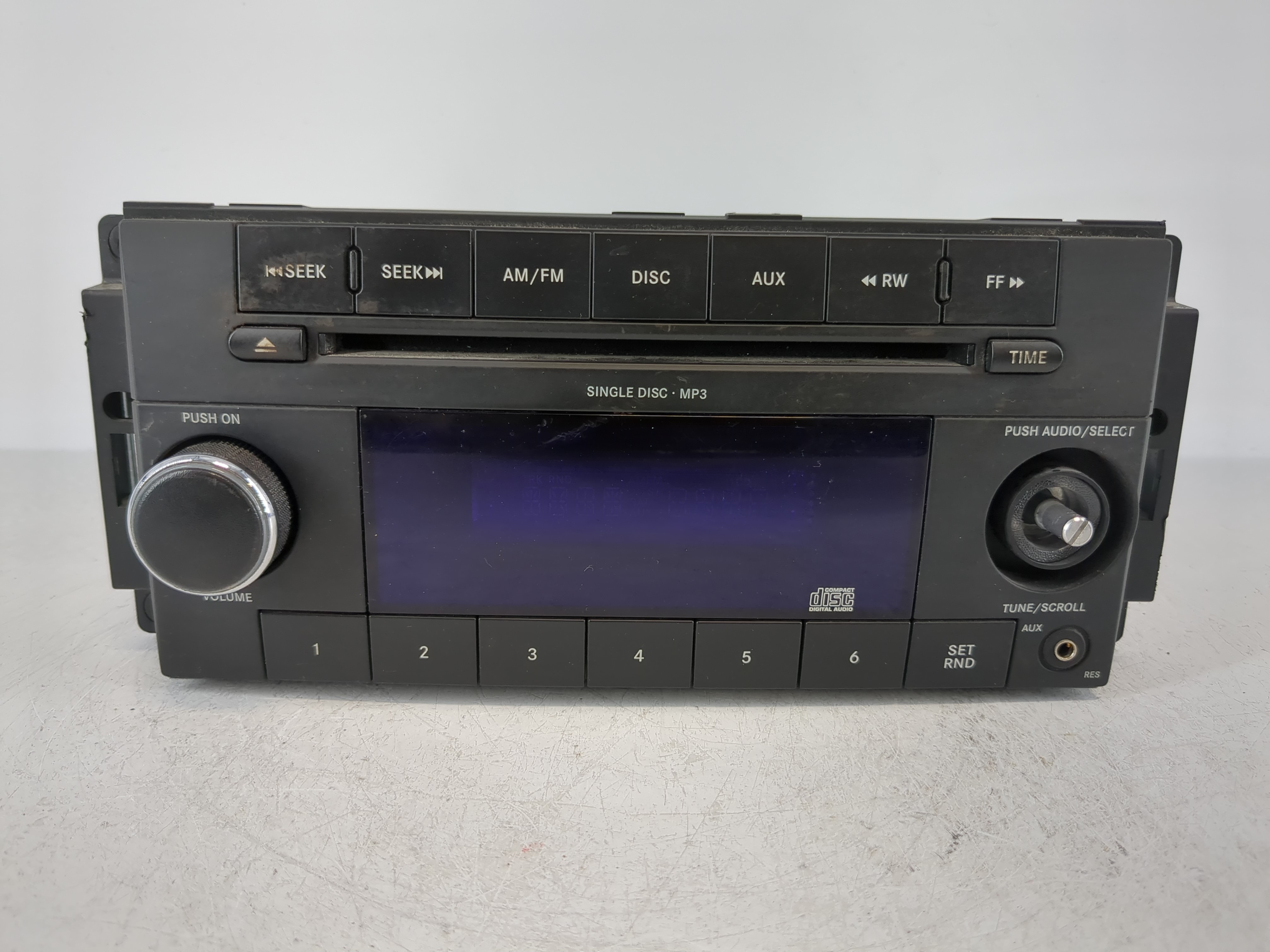 2009-2011 Volkswagen Routan Am Fm Cd Player Radio Receiver 1096802 - Oemusedautoparts1.com
