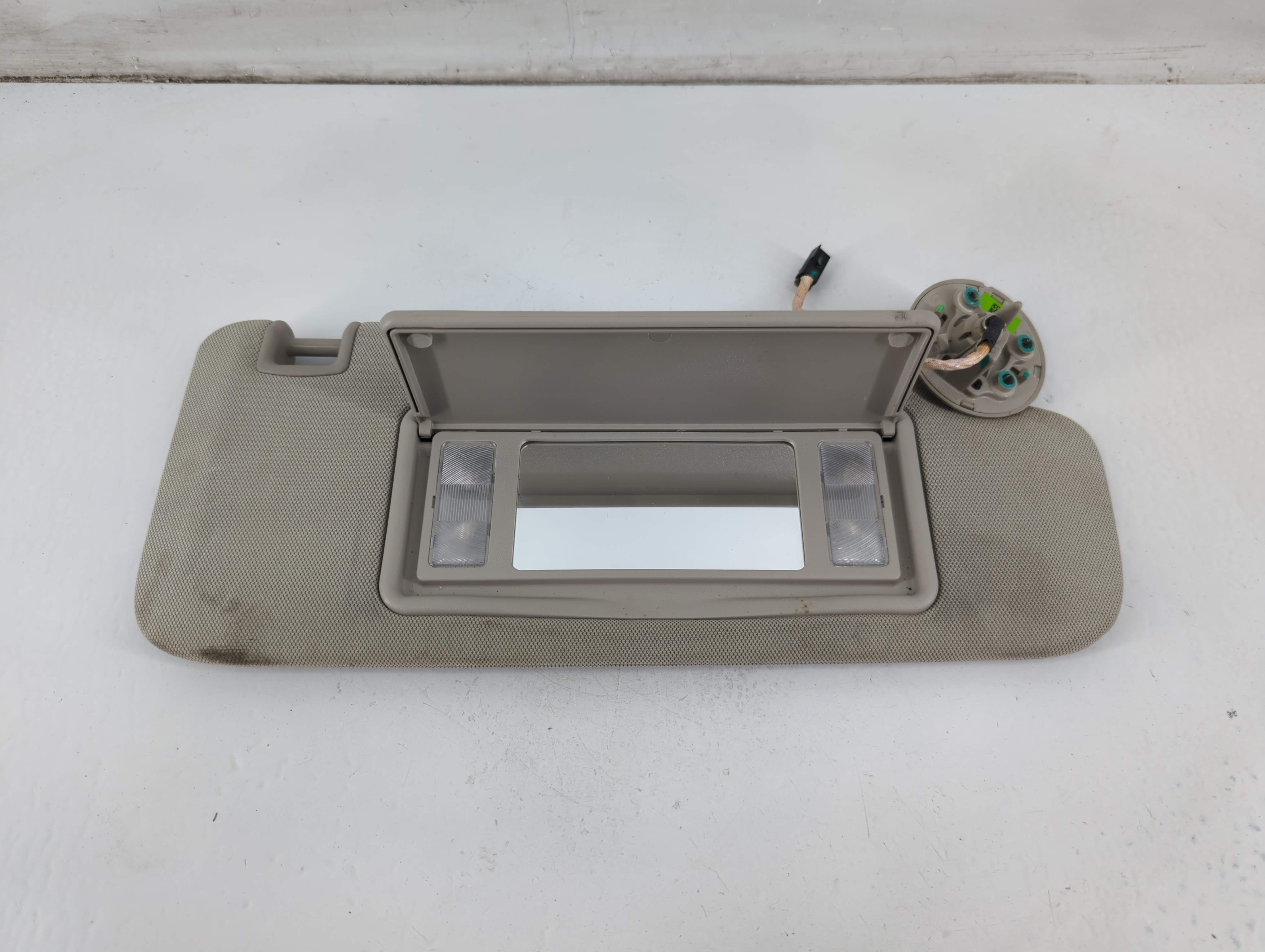 2016-2020 Buick Envision Passenger Sun Visor Mirror Right Sunvisor Beige 1096814 - Oemusedautoparts1.com