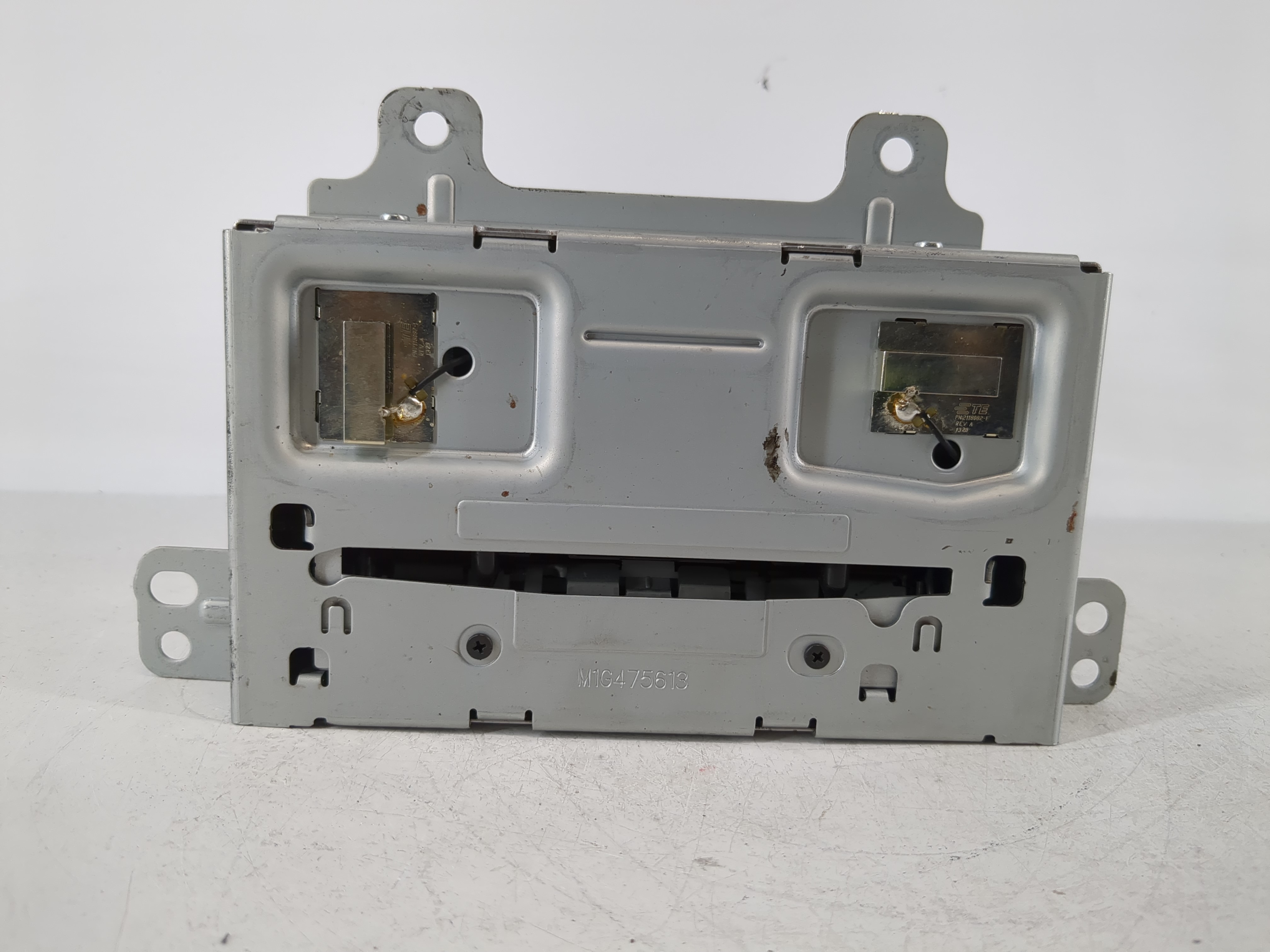 2014-2014 Chevrolet Cruze Am Fm Cd Player Radio Receiver 1096981 - Oemusedautoparts1.com