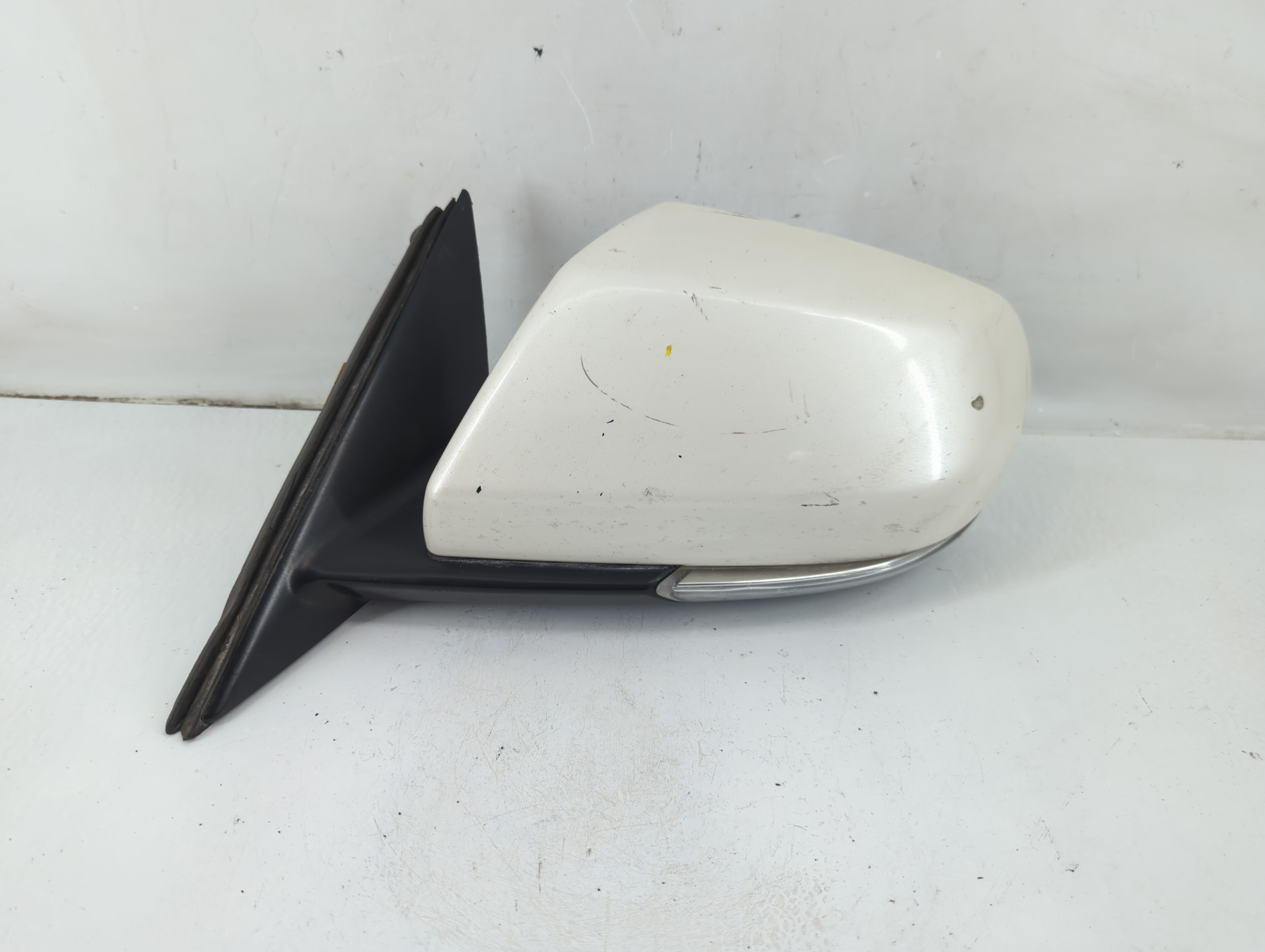 2014-2018 Cadillac Ats Driver Left Side View Power Door Mirror White 1097045 - Oemusedautoparts1.com