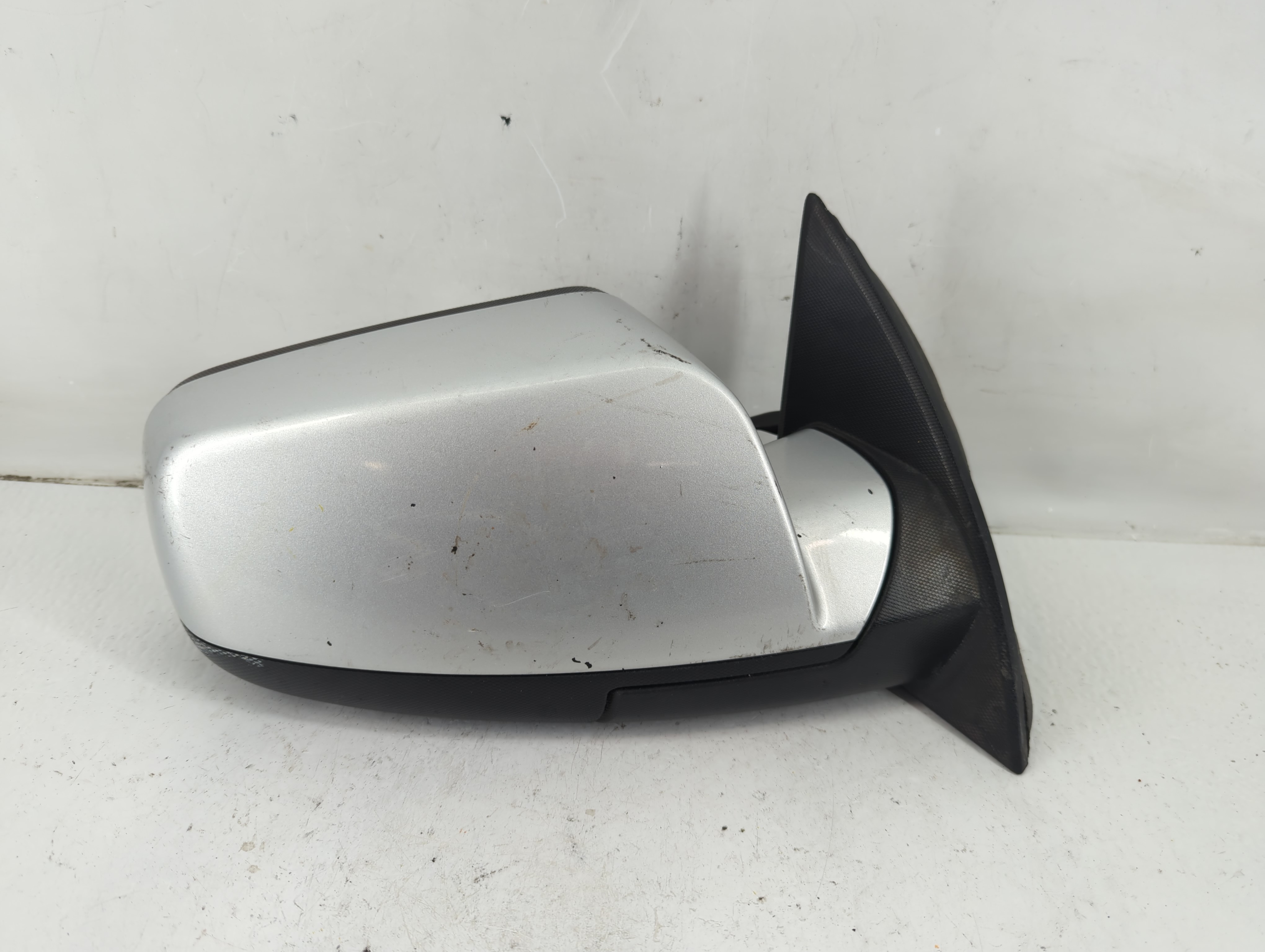 Buick Terraza Passenger Right Side View Power Door Mirror Silver 1097068 - Oemusedautoparts1.com