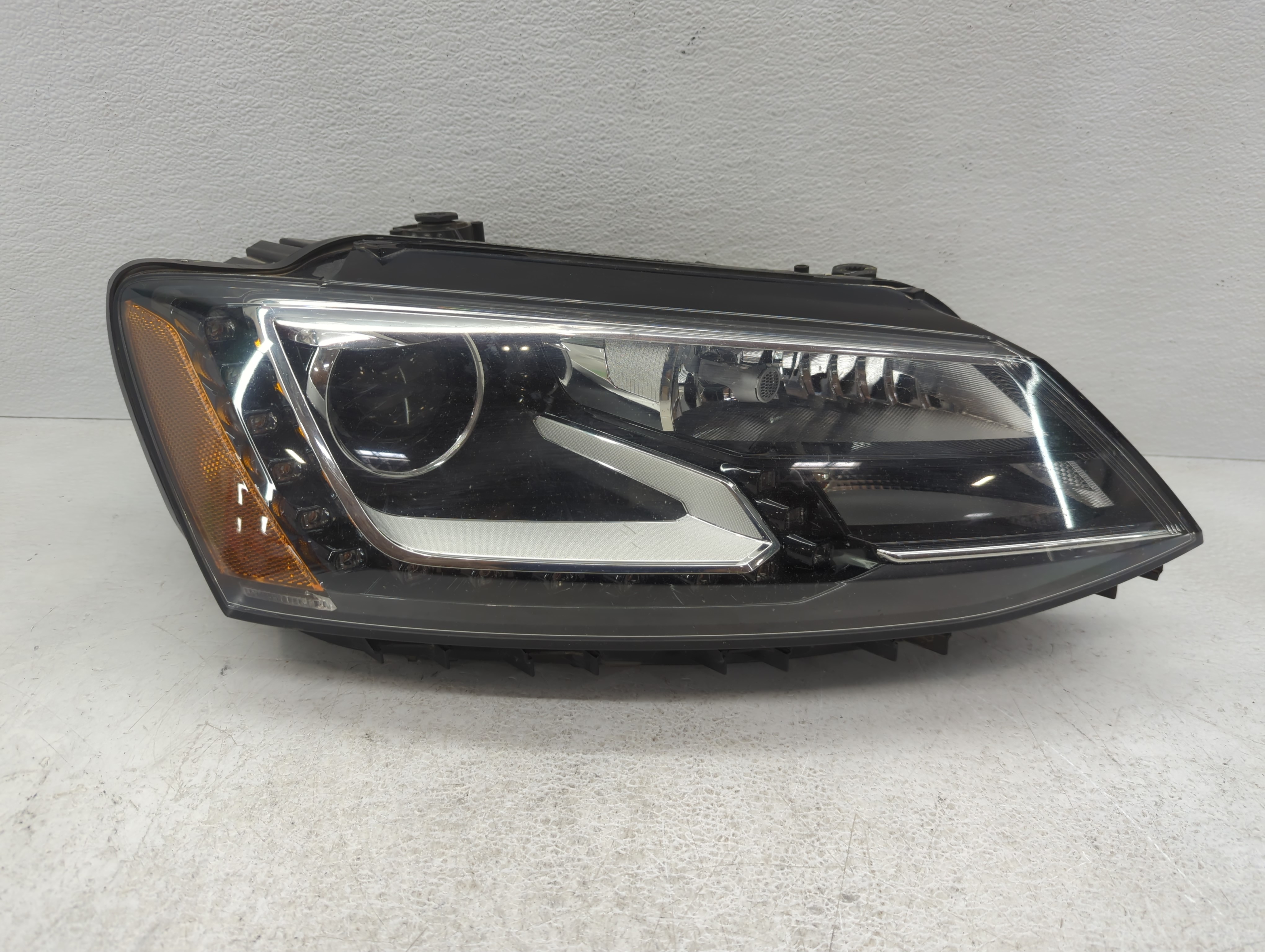Picture of 2015-2017 Volkswagen Jetta Driver Left Oem Head Light Headlight Lamp 1097210