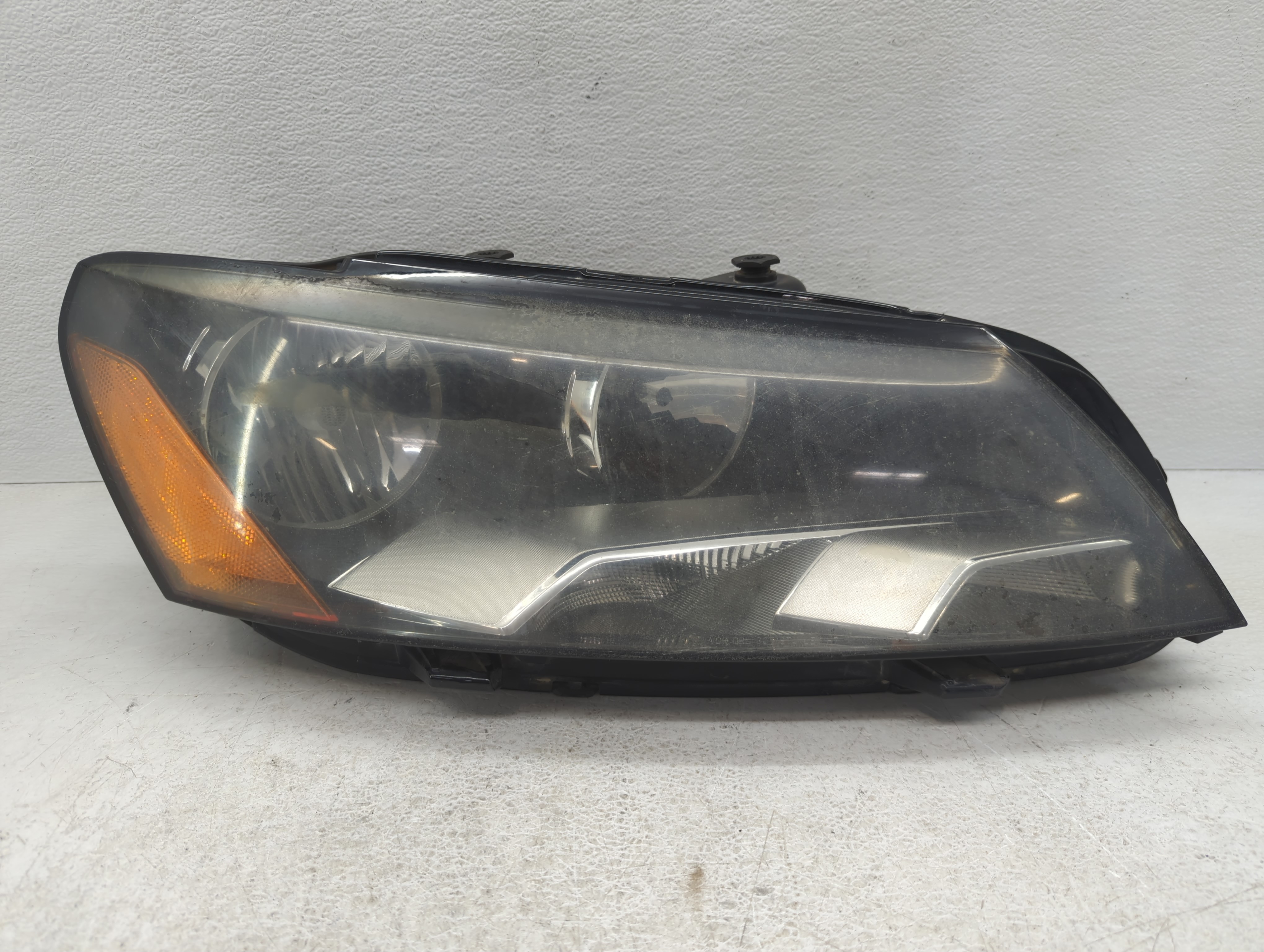 2012 Volkswagen Passat Passenger Right Oem Head Light Headlight Lamp 1097212 - Oemusedautoparts1.com