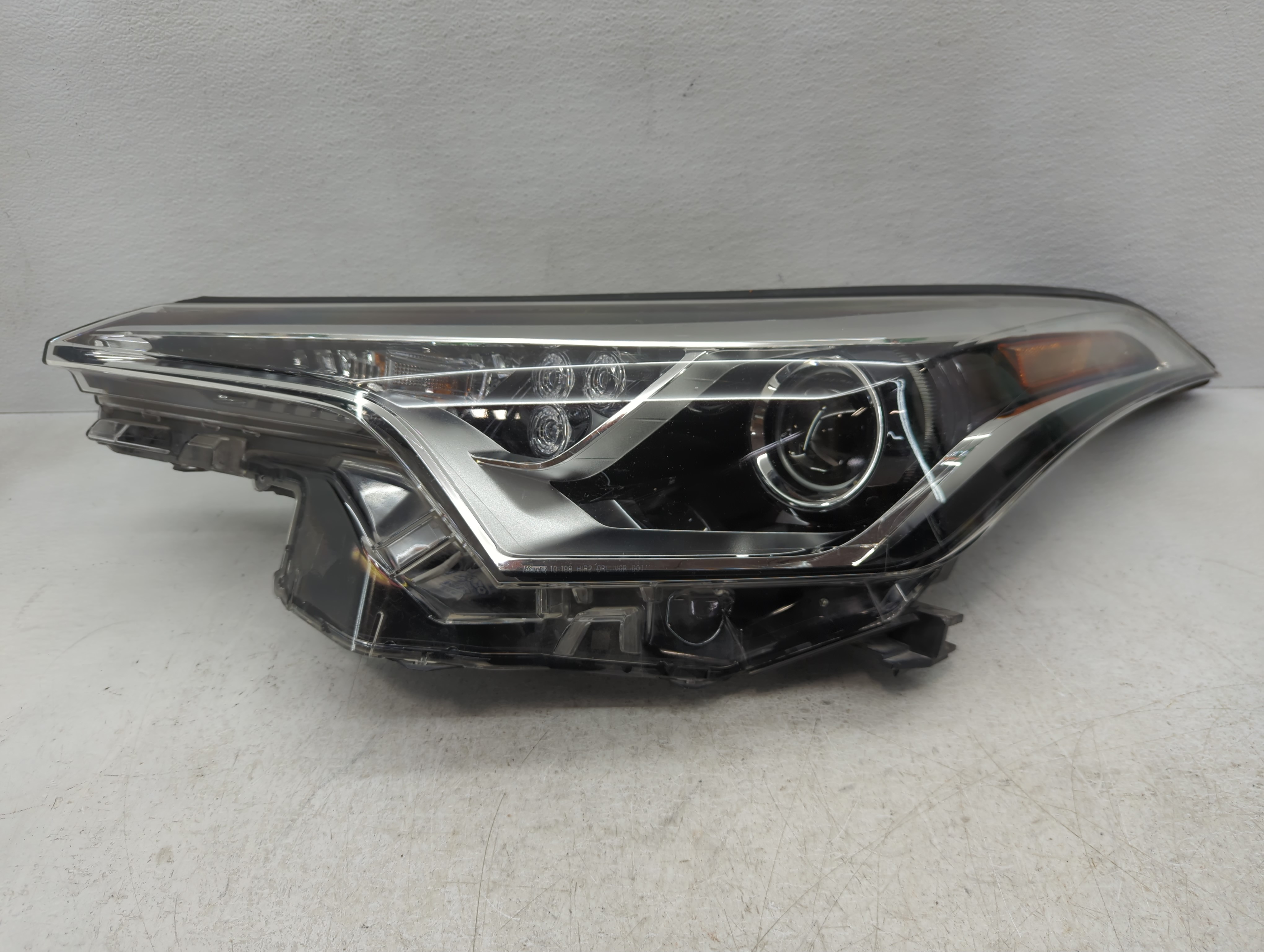 2018-2019 Toyota C-hr Driver Left Oem Head Light Headlight Lamp 1097213 - Oemusedautoparts1.com