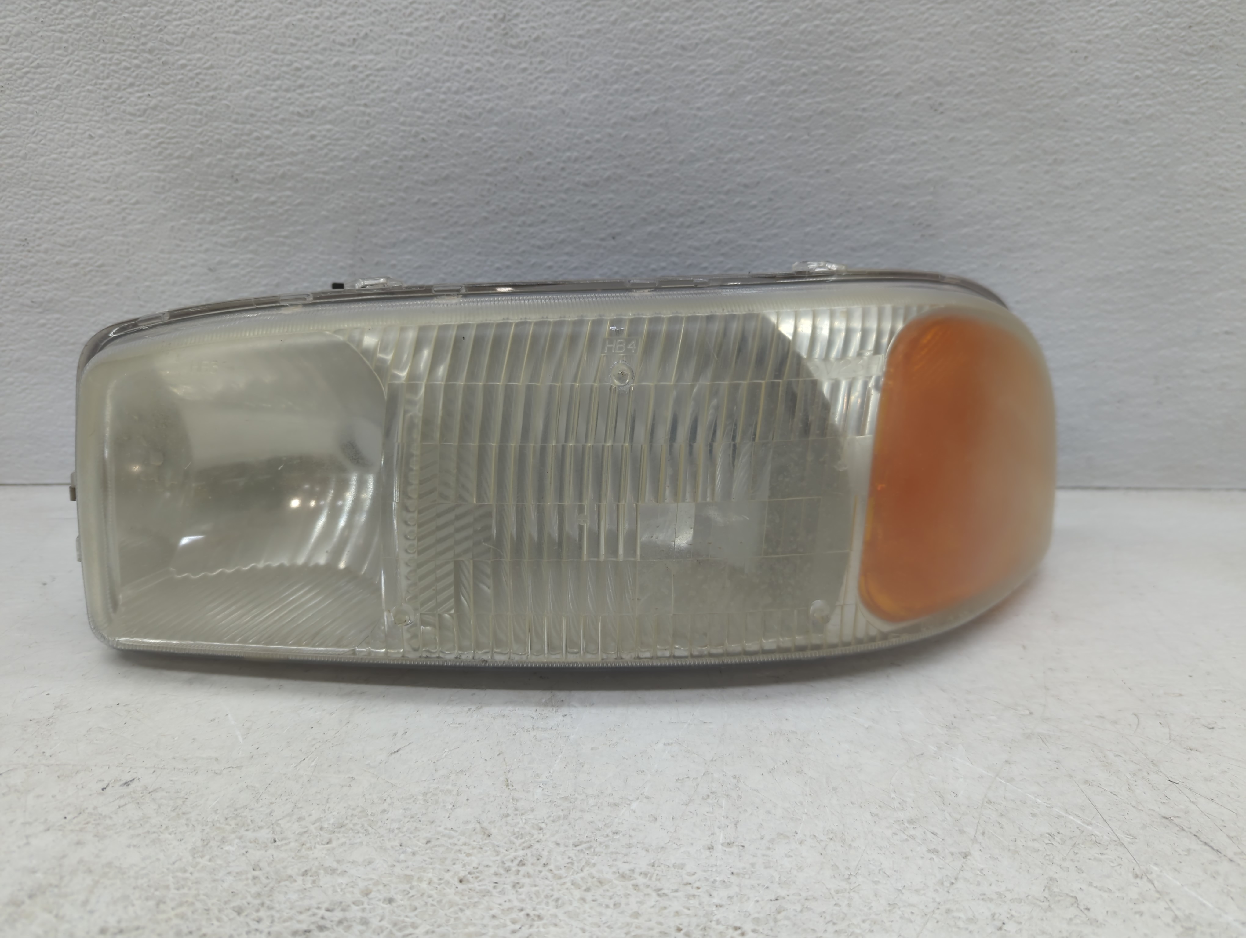 2006-2007 Gmc Sierra 1500 Driver Left Oem Head Light Headlight Lamp 1097218 - Oemusedautoparts1.com