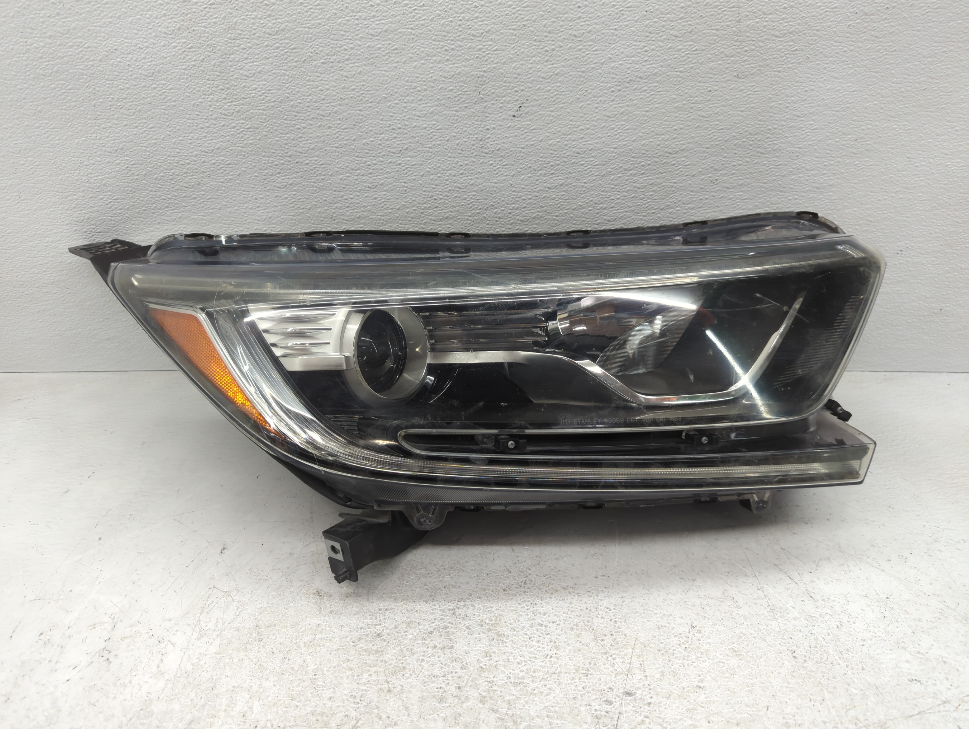 Picture of 2017-2022 Honda Cr-v Passenger Right Oem Head Light Headlight Lamp 1097220