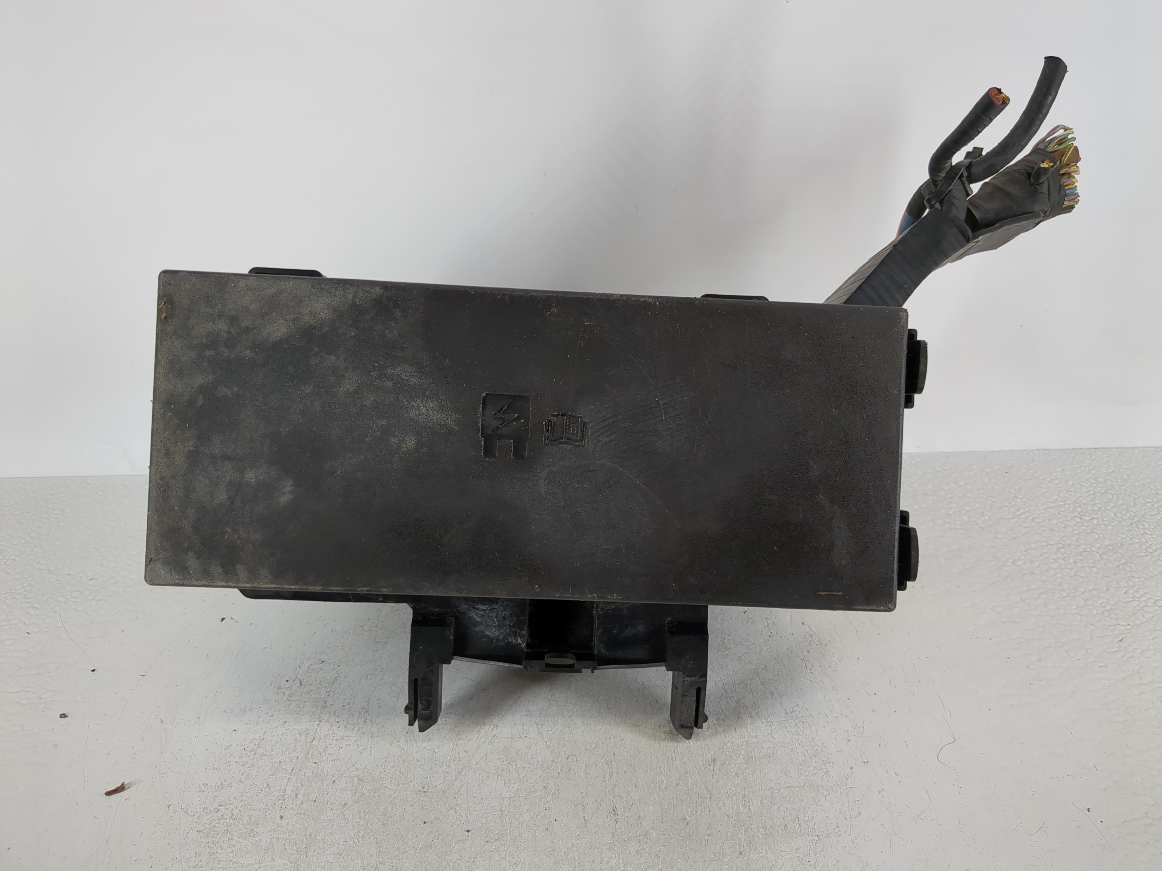 2011-2012 Ford Explorer Fusebox Fuse Box Relay Module Dt4t-14a003-aa 1097265 - Oemusedautoparts1.com