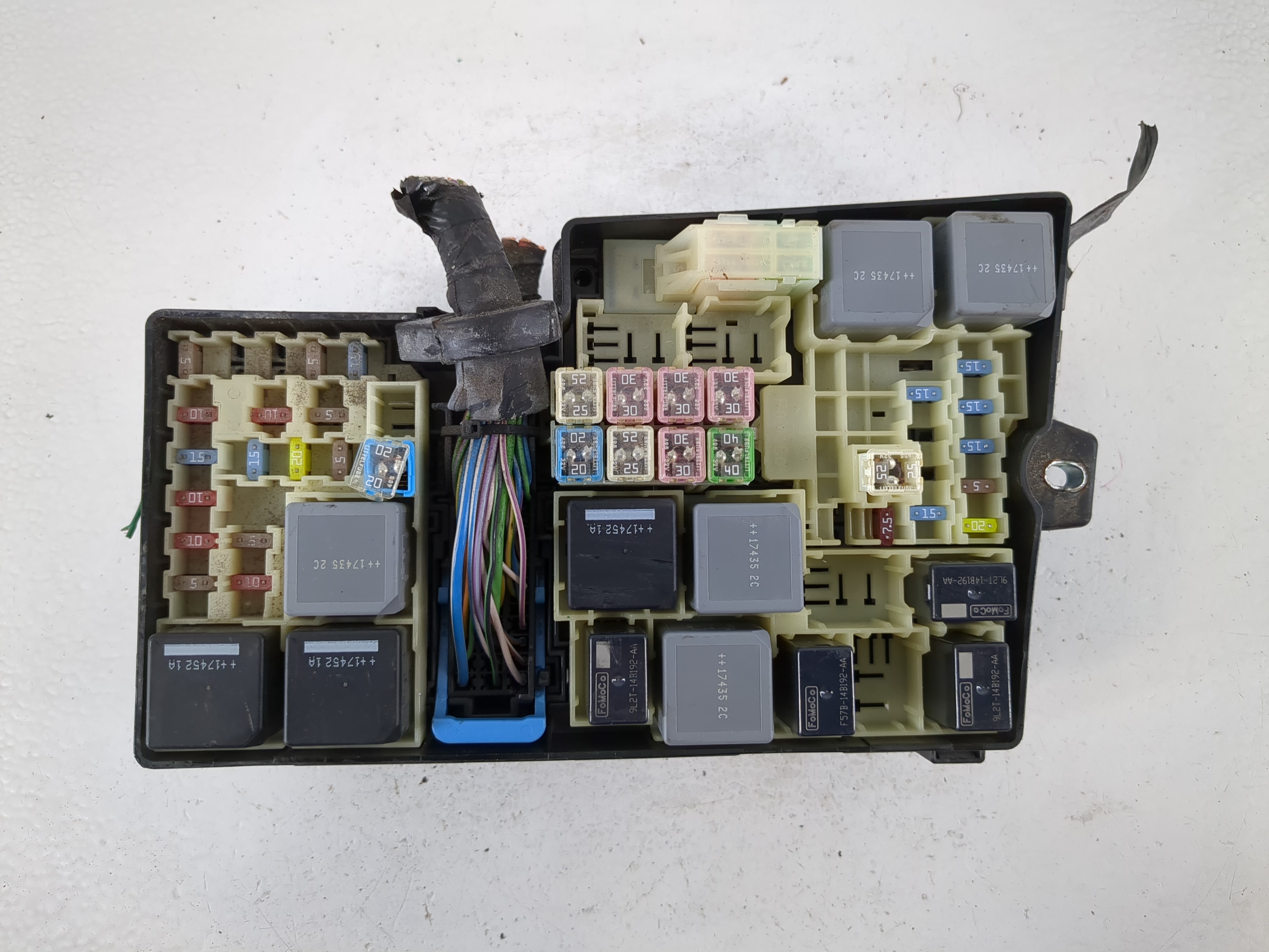 2017-2018 Ford Focus Fusebox Fuse Box Relay Module Av6t-14a142-ab 1097268 - Oemusedautoparts1.com