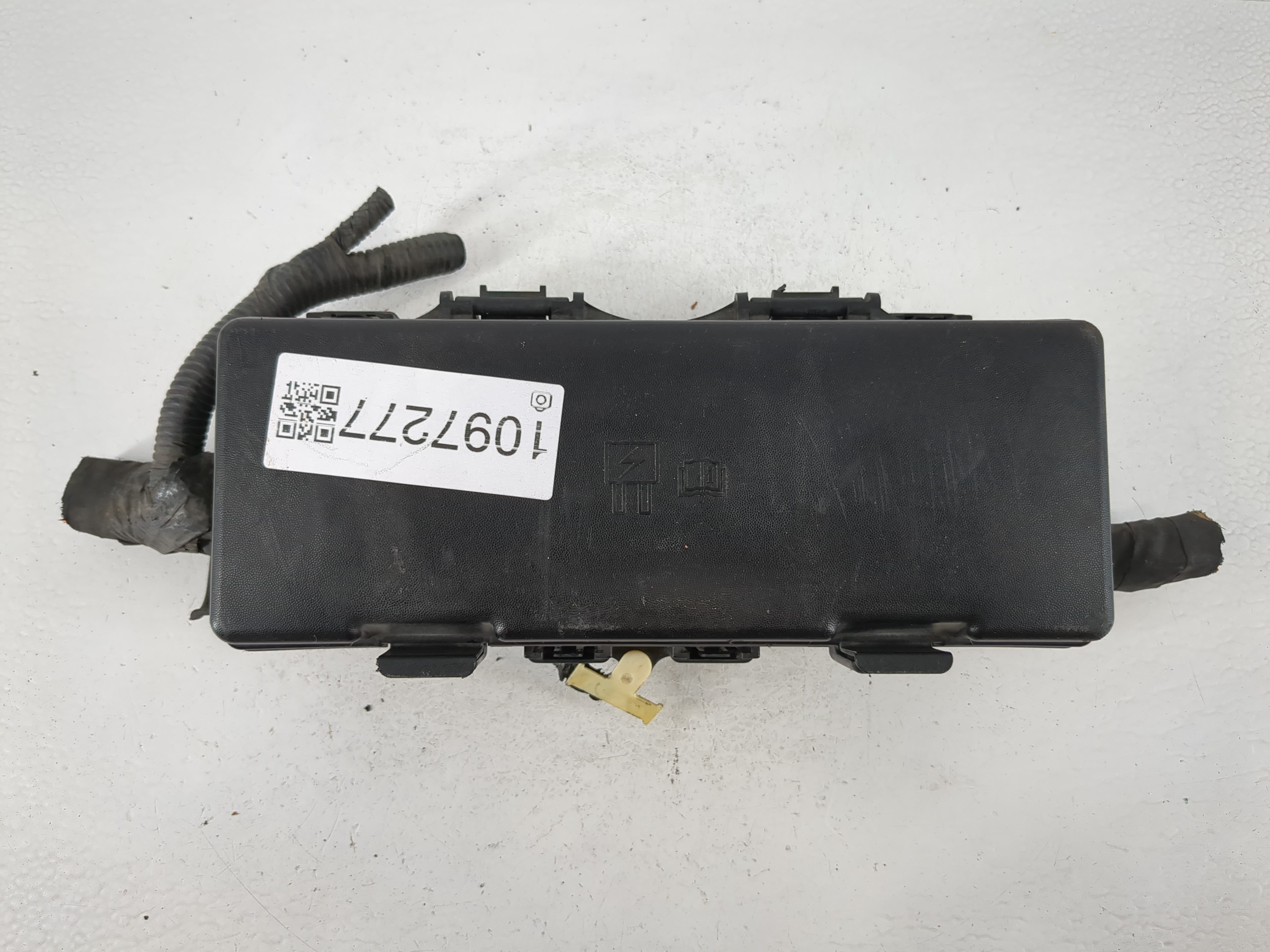 Picture of 2011-2014 Ford F-150 Fusebox Fuse Box Relay Module Dl3t-12a581 Chh 1097277