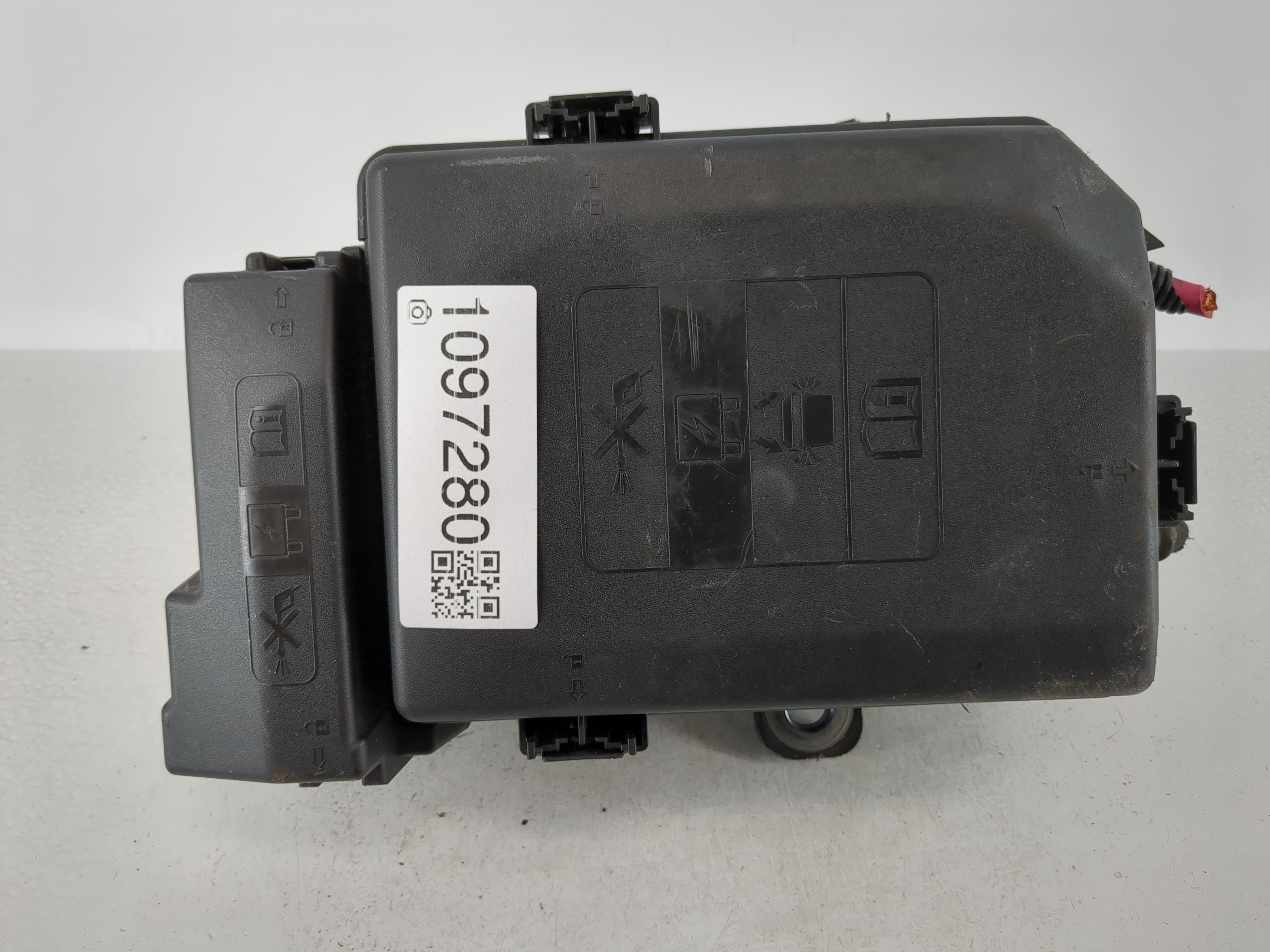 2018-2022 Chevrolet Equinox Fusebox Fuse Box Relay Module 84582317 1097280 - Oemusedautoparts1.com