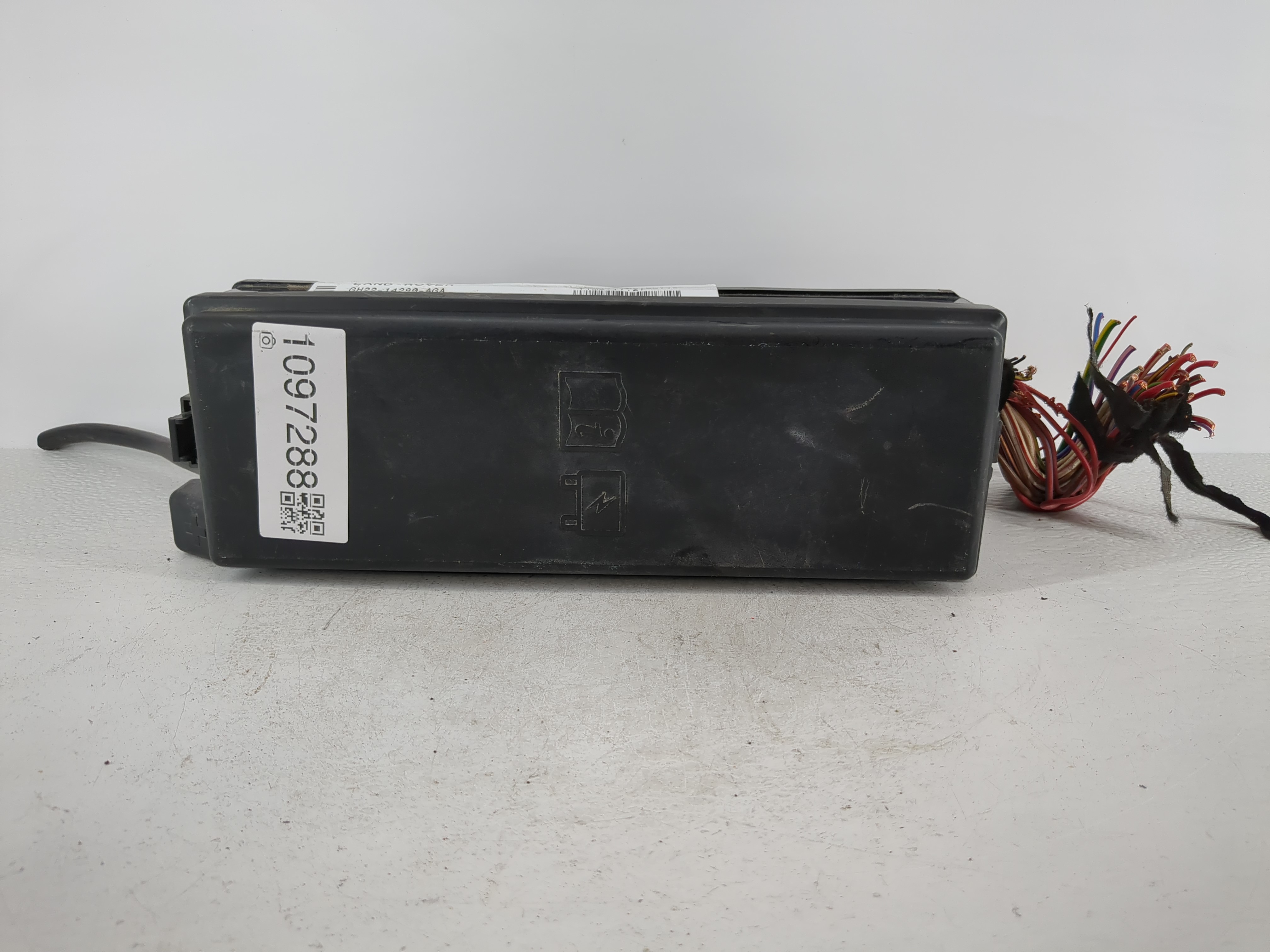 2014-2016 Land Rover Lr4 Fusebox Fuse Box Relay Module Gh22-14299-aga 1097288 - Oemusedautoparts1.com