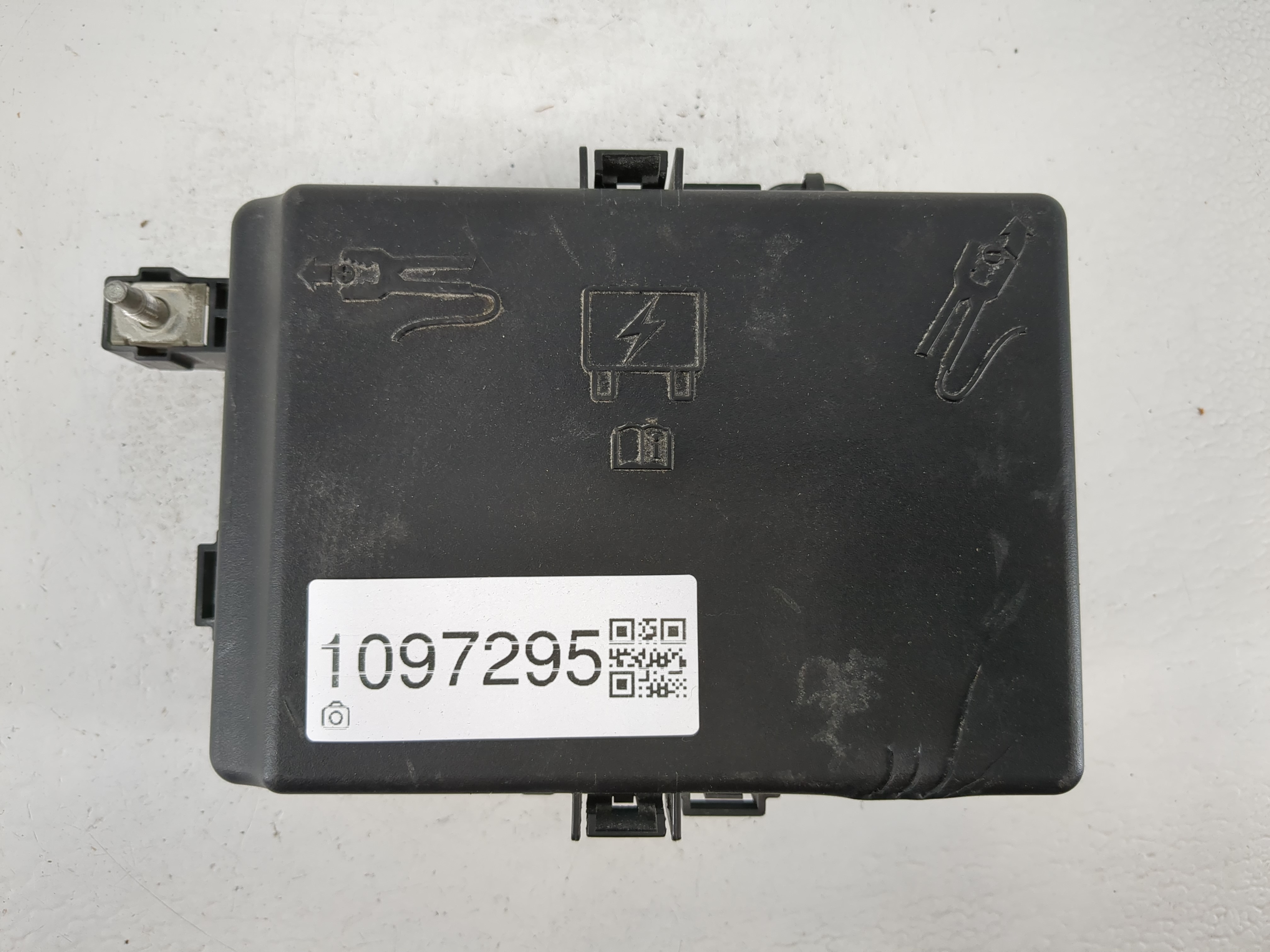2018-2018 Dodge Challenger Fusebox Fuse Box Relay Module P68336709ac 1097295 - Oemusedautoparts1.com