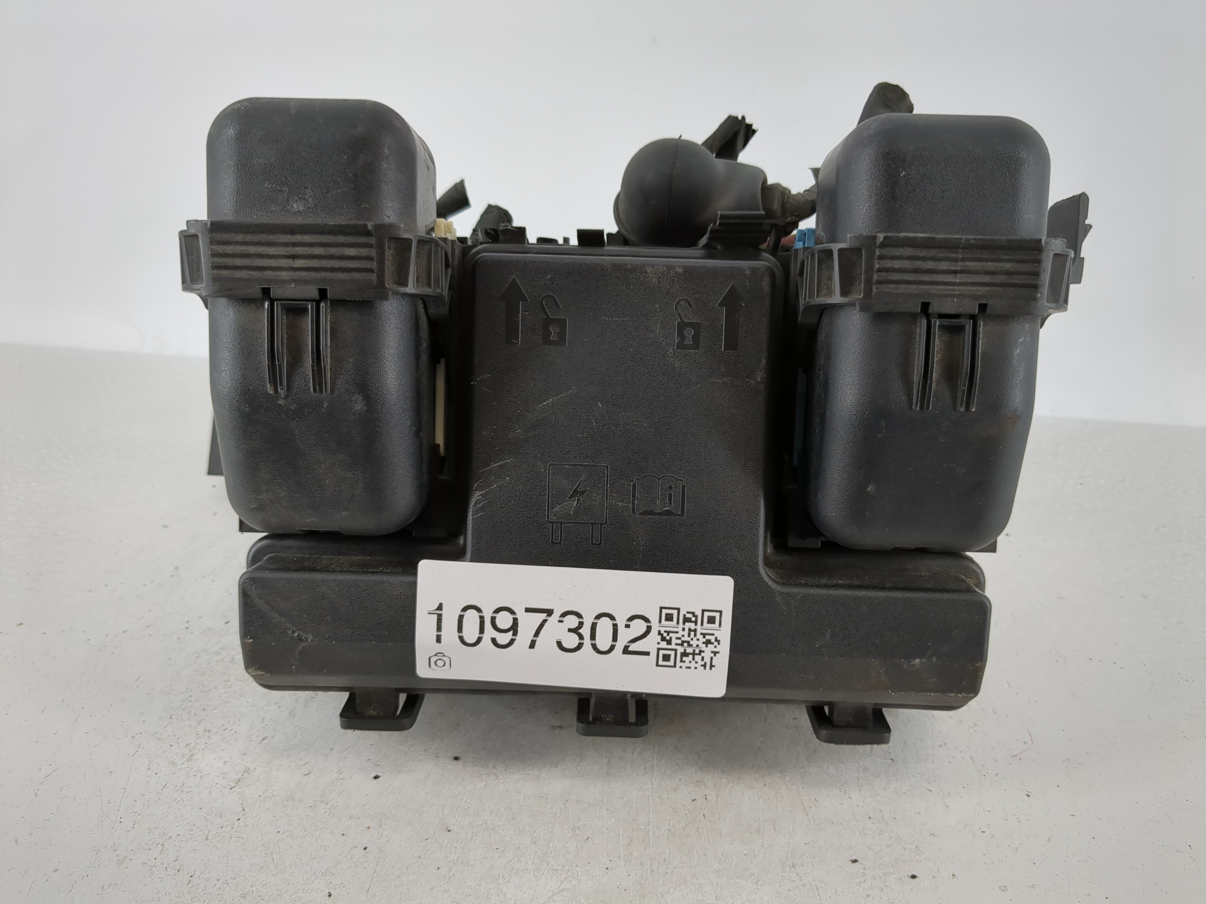 2015-2016 Ford Fusion Fusebox Fuse Box Relay Module Dg9t 14a075 Aa 1097302 - Oemusedautoparts1.com