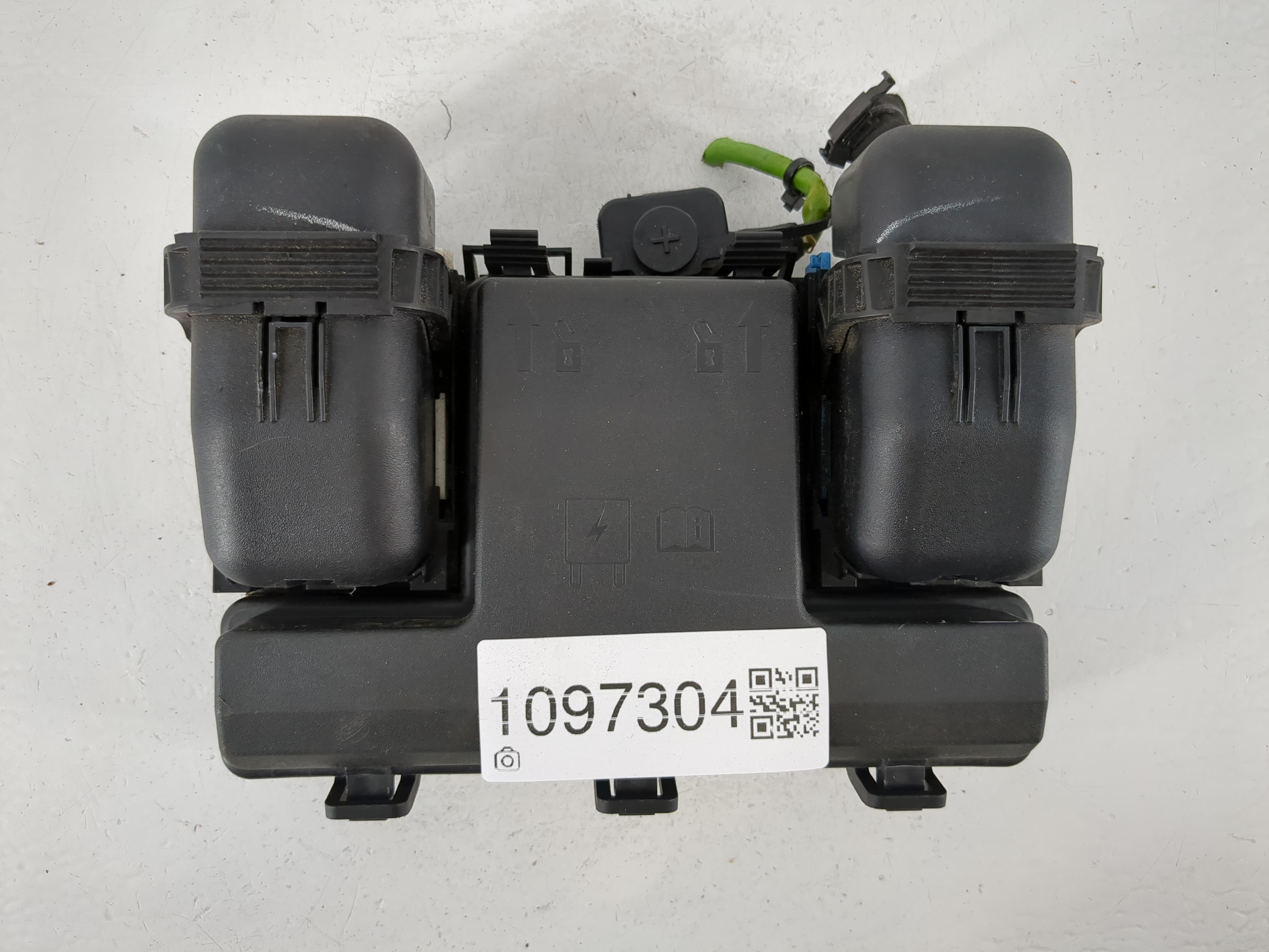 2017-2020 Ford Fusion Fusebox Fuse Box Relay Module Hg9t-14a068 Bc 1097304 - Oemusedautoparts1.com