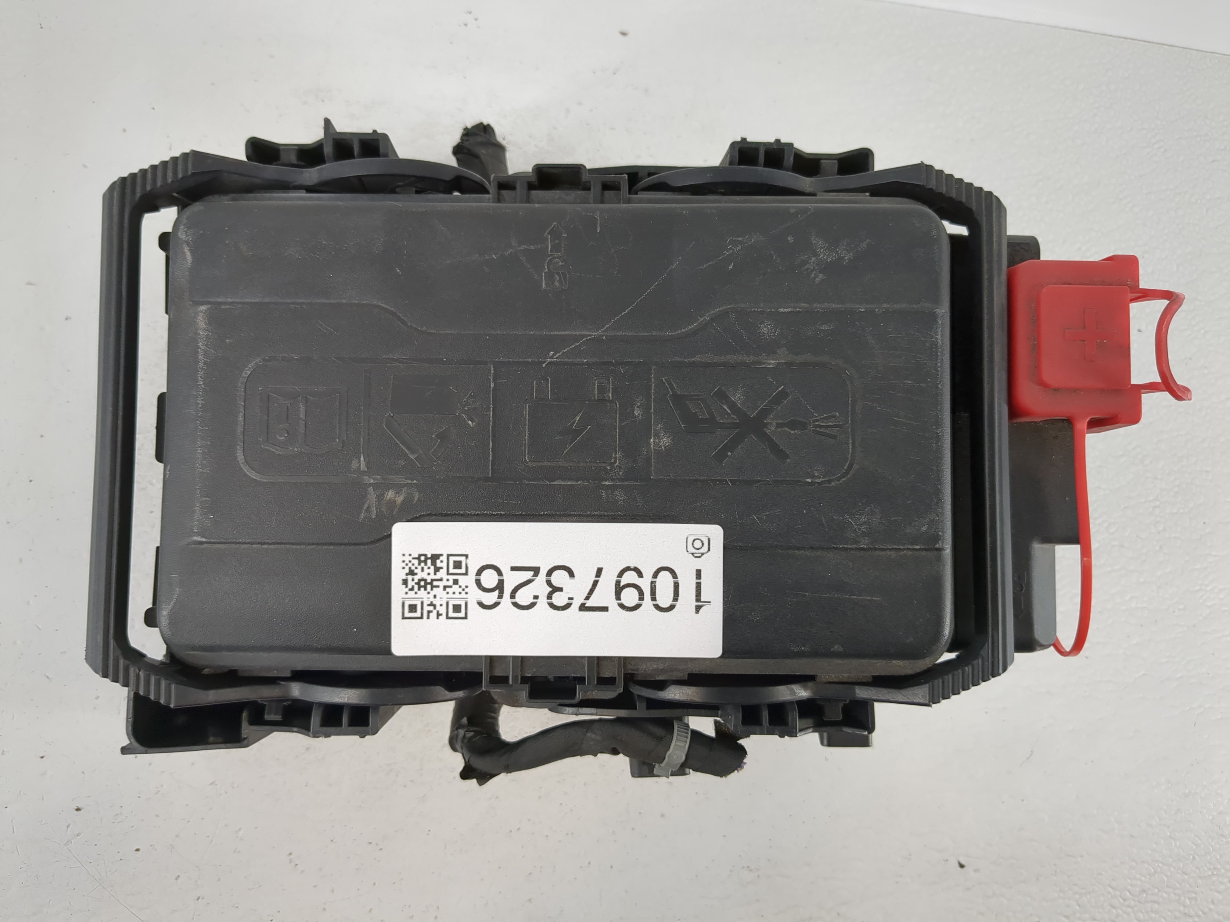 2016-2017 Chevrolet Malibu Fusebox Fuse Box Relay Module 84144335 1097326 - Oemusedautoparts1.com