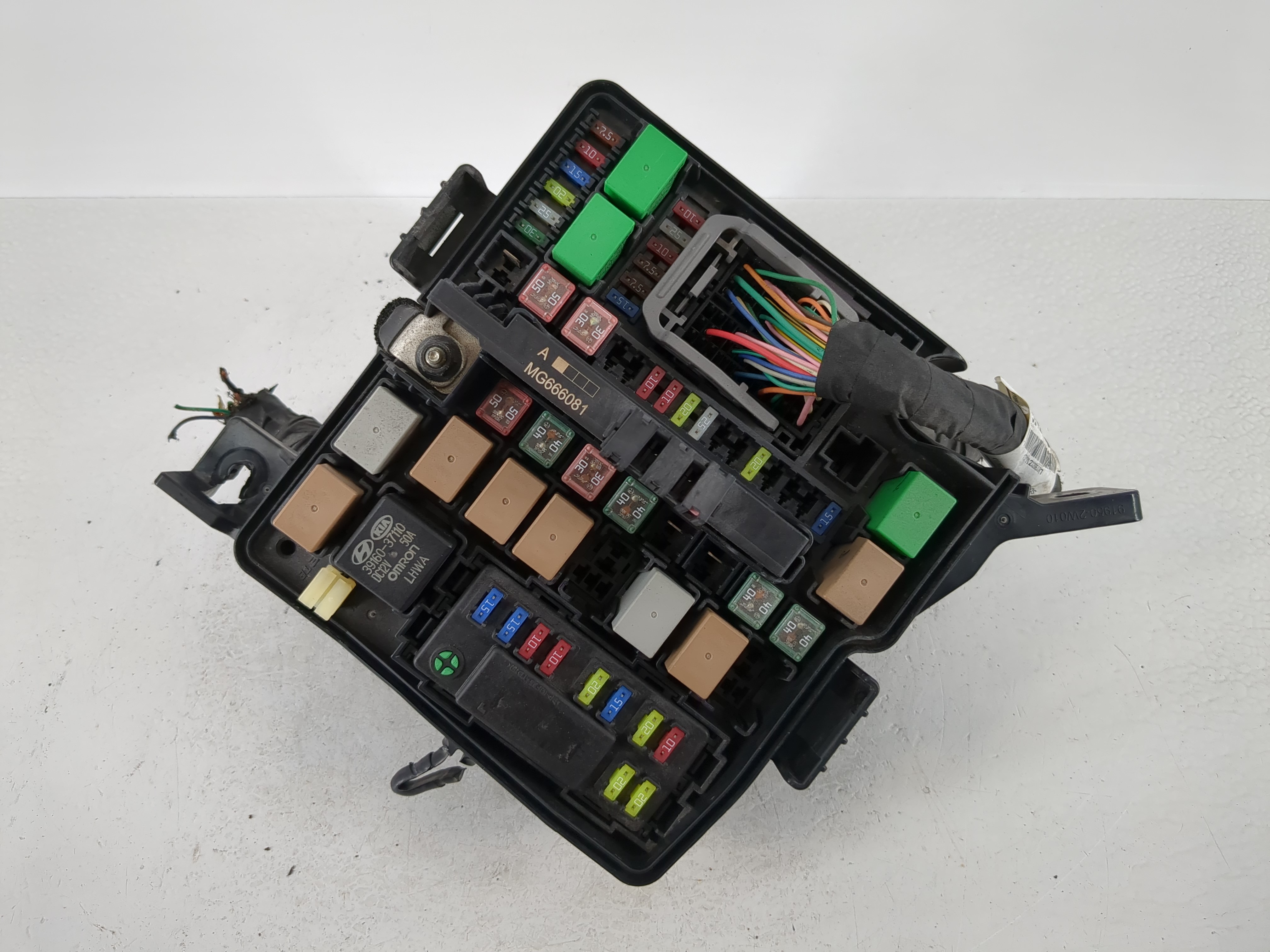 2017 Hyundai Santa Fe Fusebox Fuse Box Relay Module 912014z384aa 1097330 - Oemusedautoparts1.com