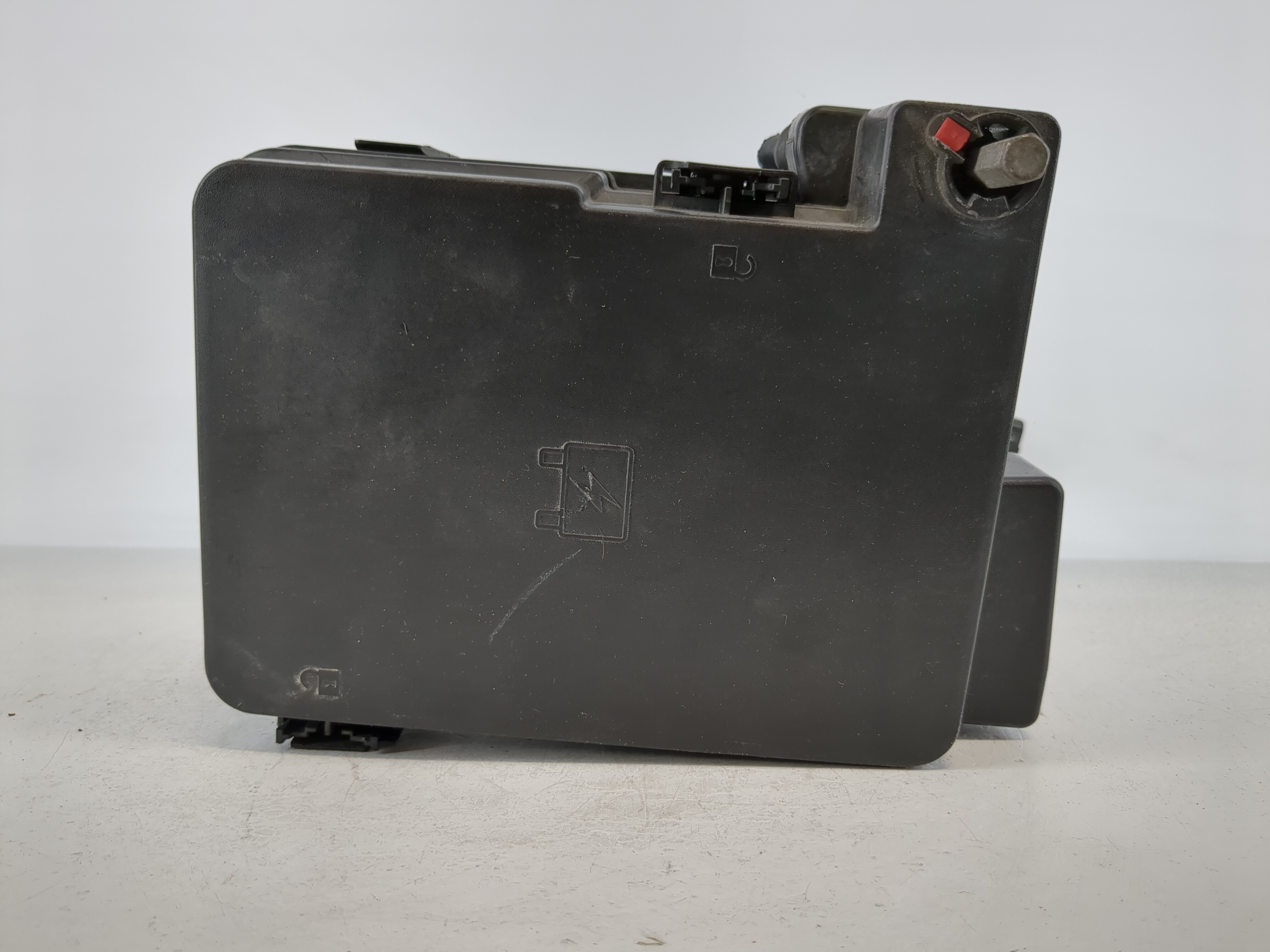 2016-2017 Gmc Terrain Fusebox Fuse Box Relay Module 84080470 1097354 - Oemusedautoparts1.com