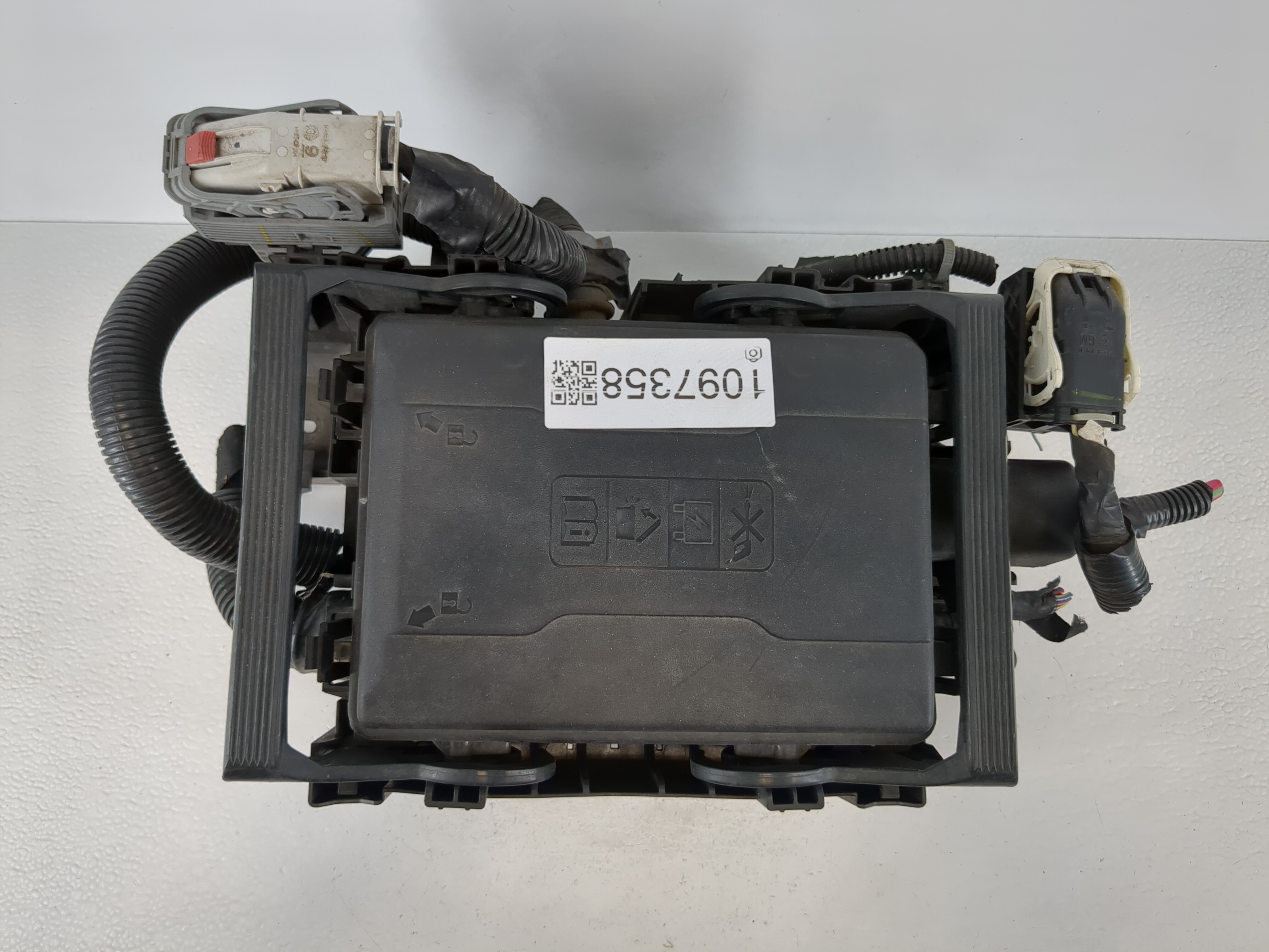 2016-2017 Chevrolet Silverado 1500 Fusebox Fuse Box Relay Module 1097358 - Oemusedautoparts1.com