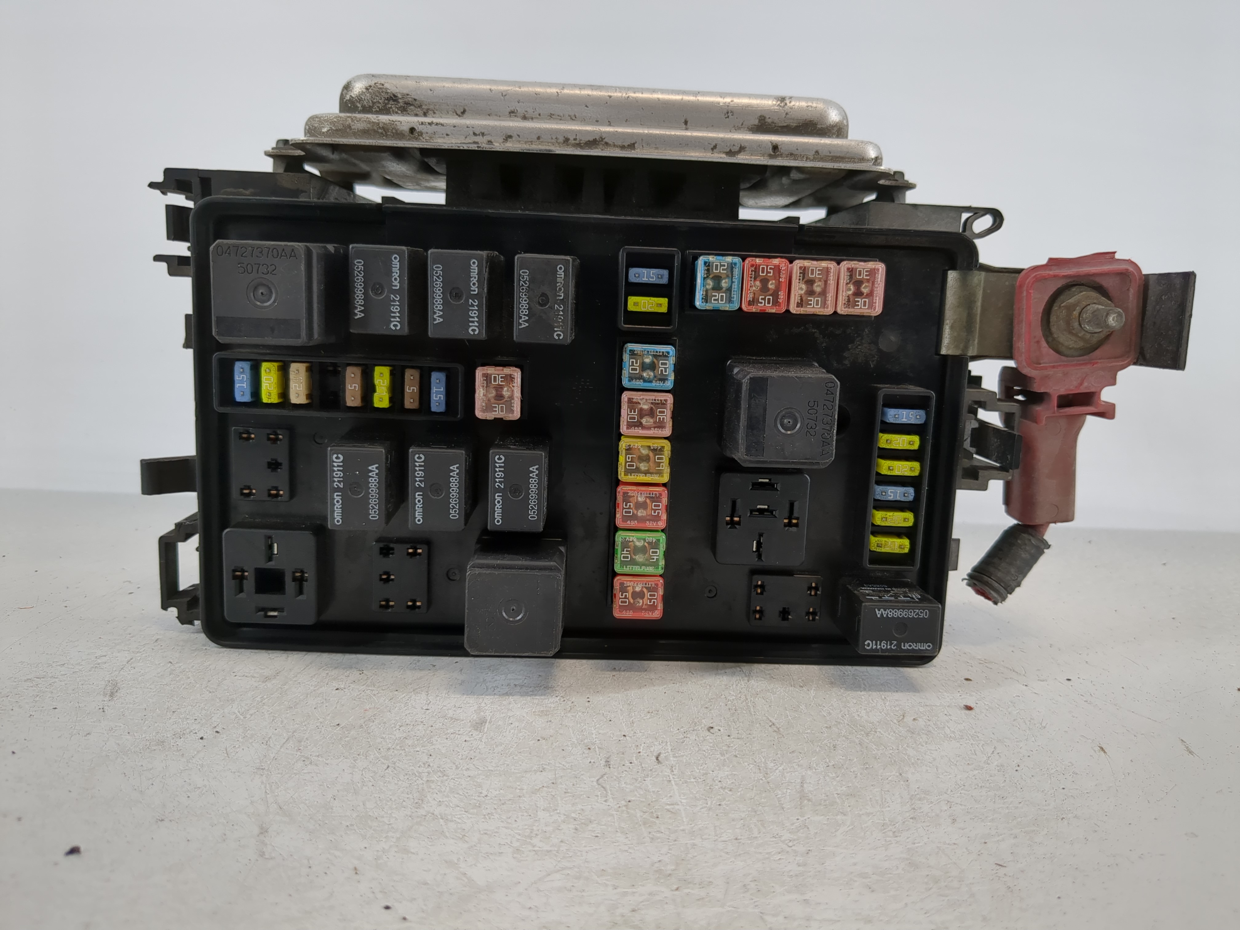 2006-2007 Chrysler 300 Fusebox Fuse Box Relay Module P04692031aj 1097360 - Oemusedautoparts1.com