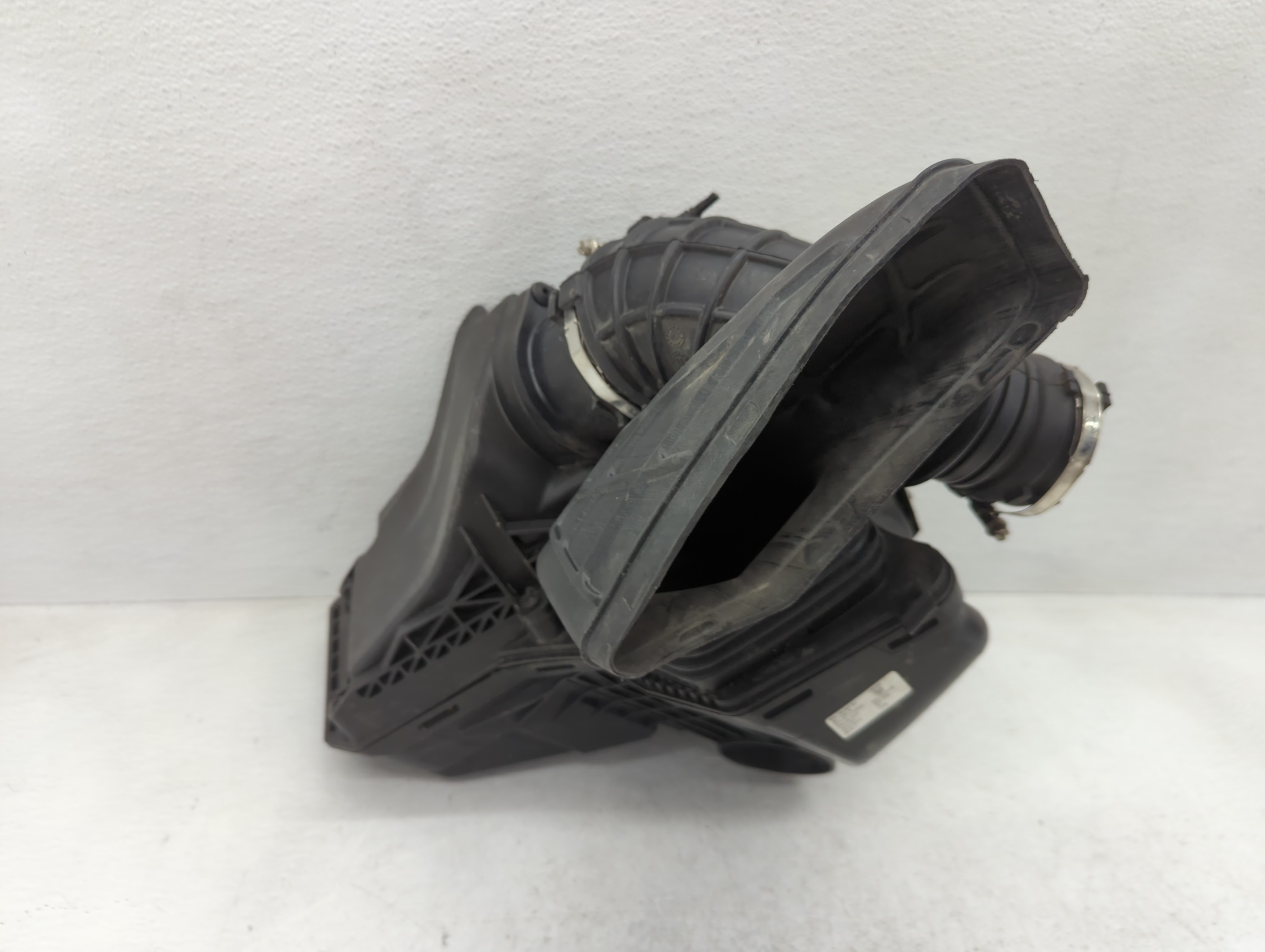 2009-2011 Audi A4 Air Cleaner Intake-duct Hose Tube 1097389 - Oemusedautoparts1.com