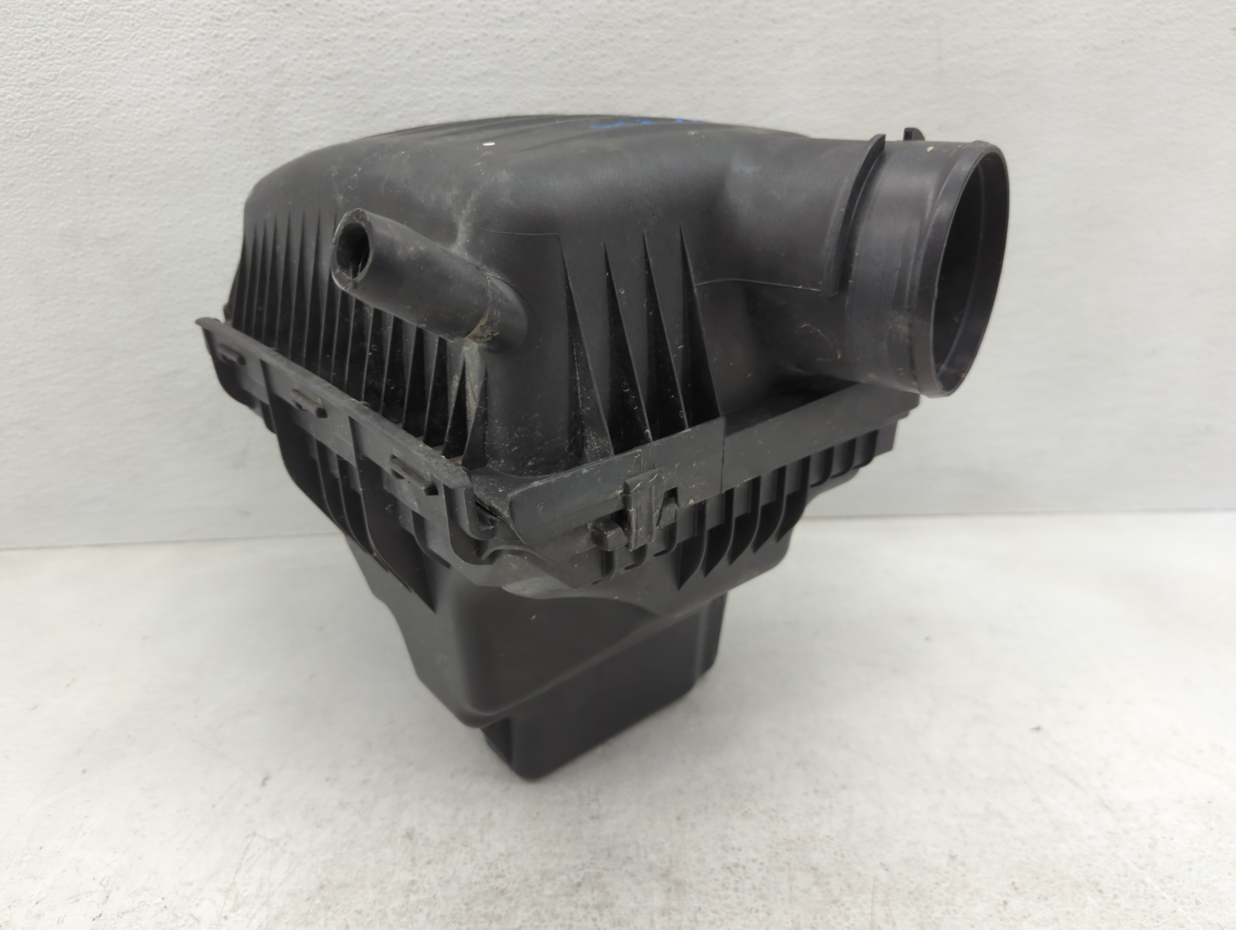 2011-2019 Chrysler 300 Air Cleaner Intake-duct Hose Tube 1097417 - Oemusedautoparts1.com
