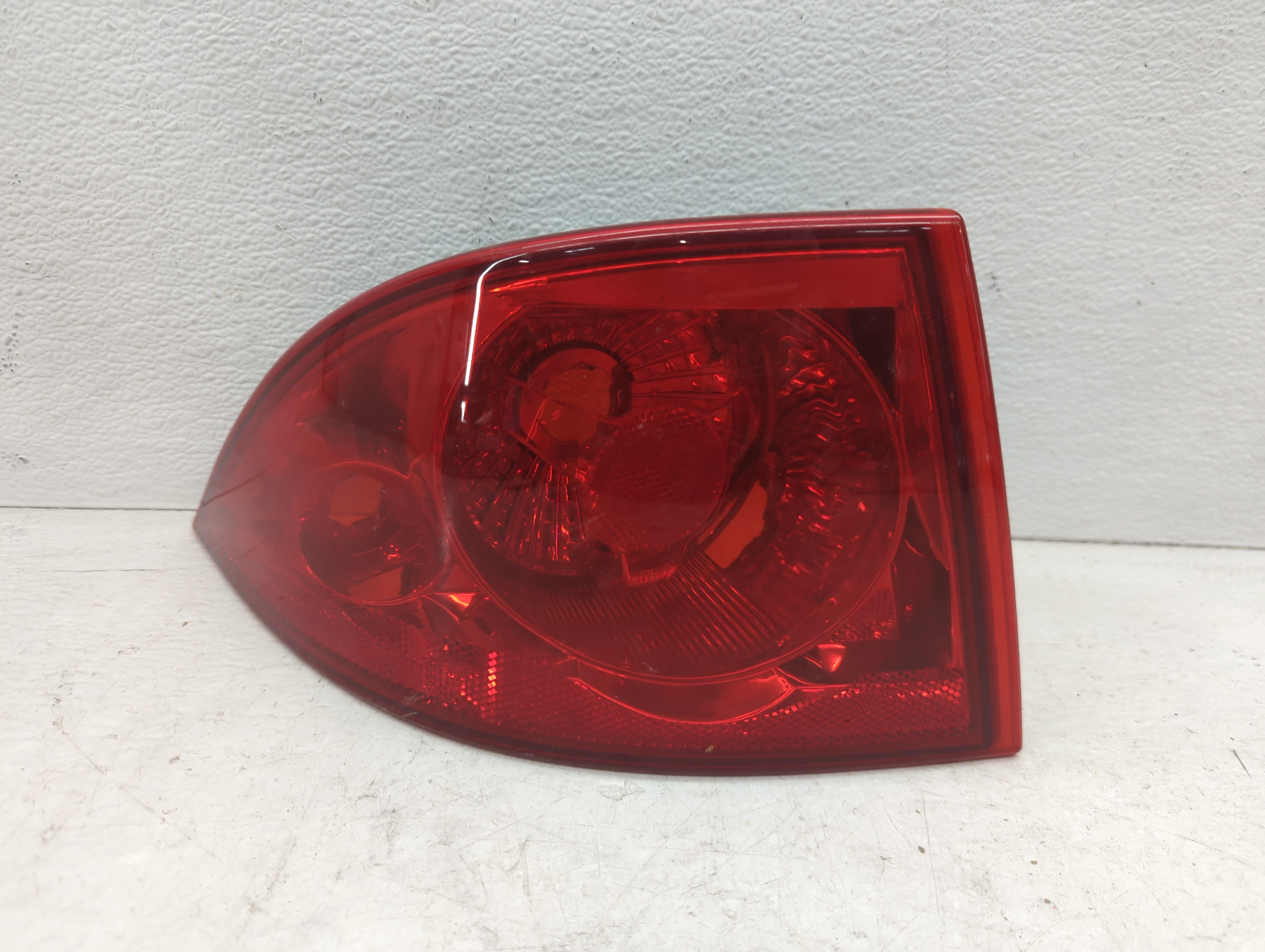 2006-2011 Buick Lucerne Driver Left Side Tail Light Taillight Oem 1097435 - Oemusedautoparts1.com