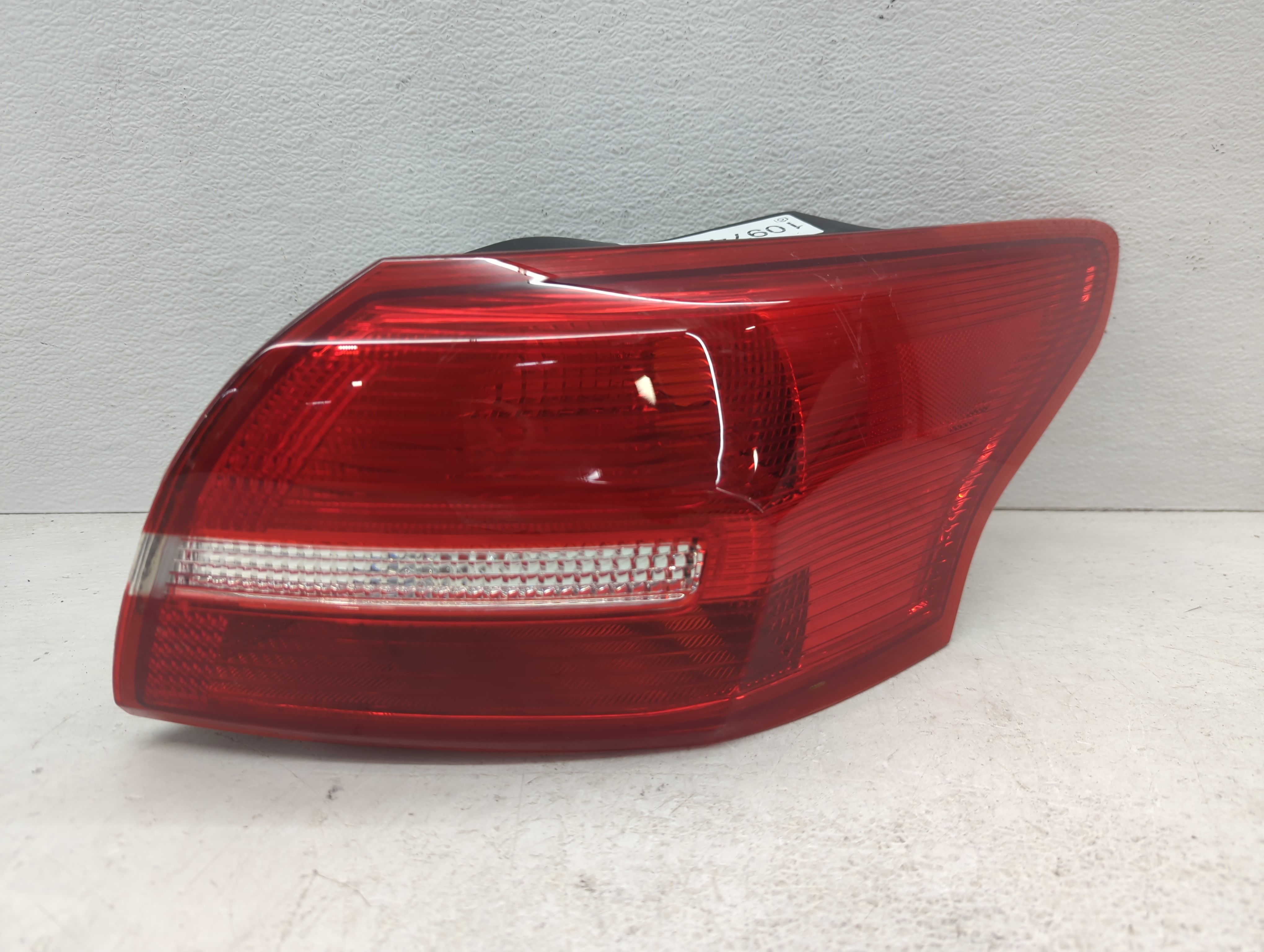 2015-2018 Ford Focus Passenger Right Side Tail Light Taillight Oem 1097455 - Oemusedautoparts1.com
