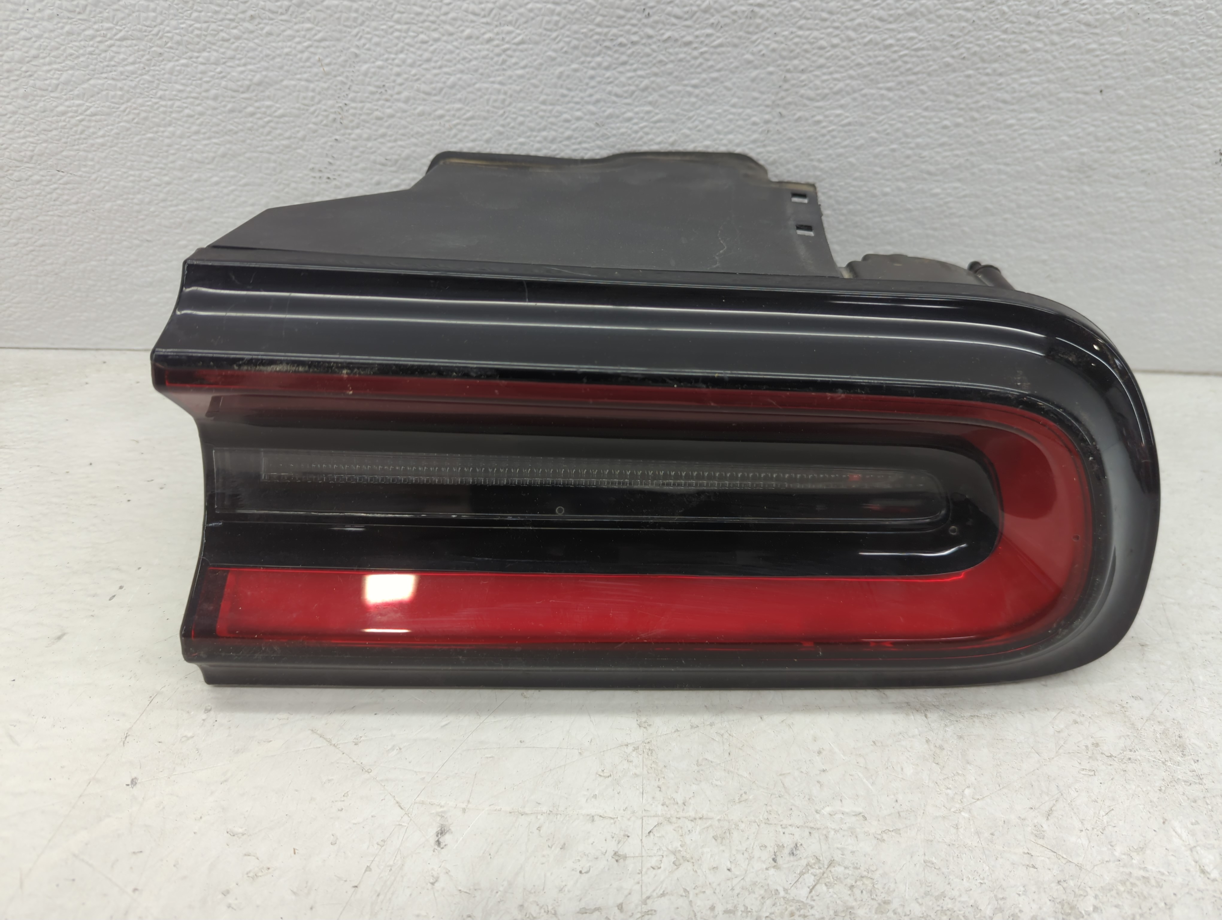 Picture of 2015-2022 Dodge Challenger Passenger Right Side Tail Light Taillight Oem 1097456