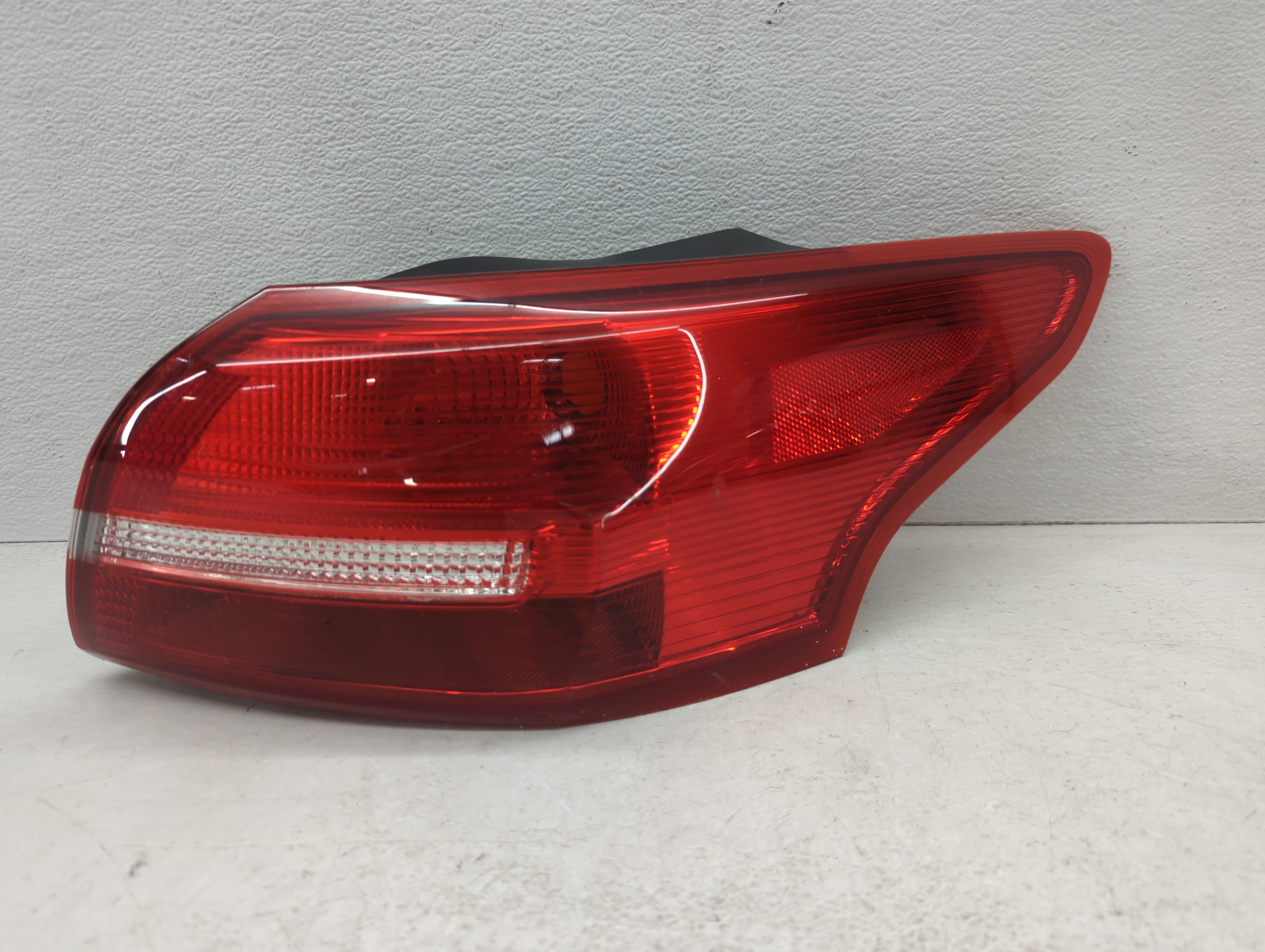 2015-2015 Ford Focus Passenger Right Side Tail Light Taillight Oem 1097471 - Oemusedautoparts1.com