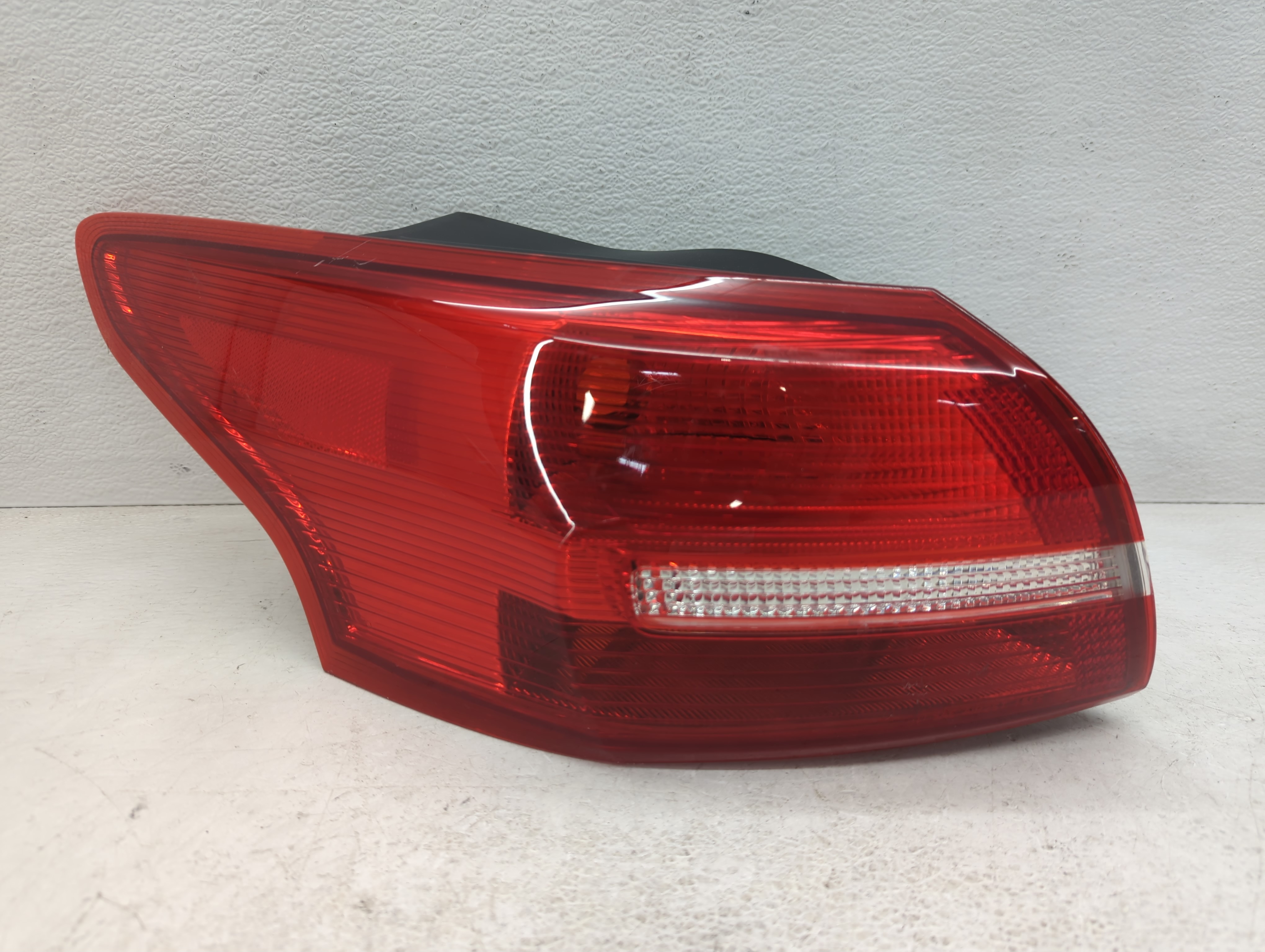 2015-2018 Ford Focus Driver Left Side Tail Light Taillight Oem 1097473 - Oemusedautoparts1.com