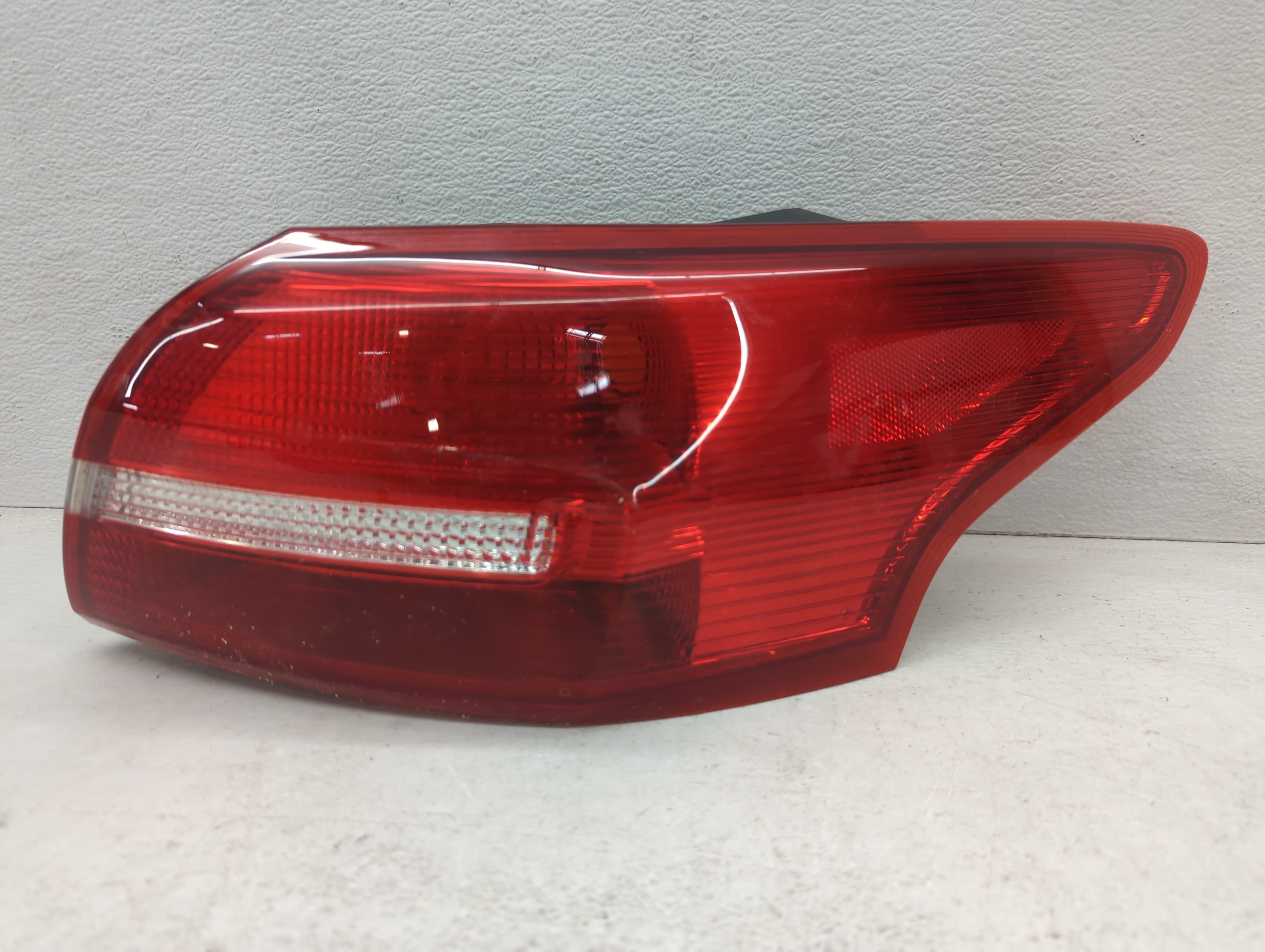 2015-2018 Ford Focus Passenger Right Side Tail Light Taillight Oem 1097487 - Oemusedautoparts1.com