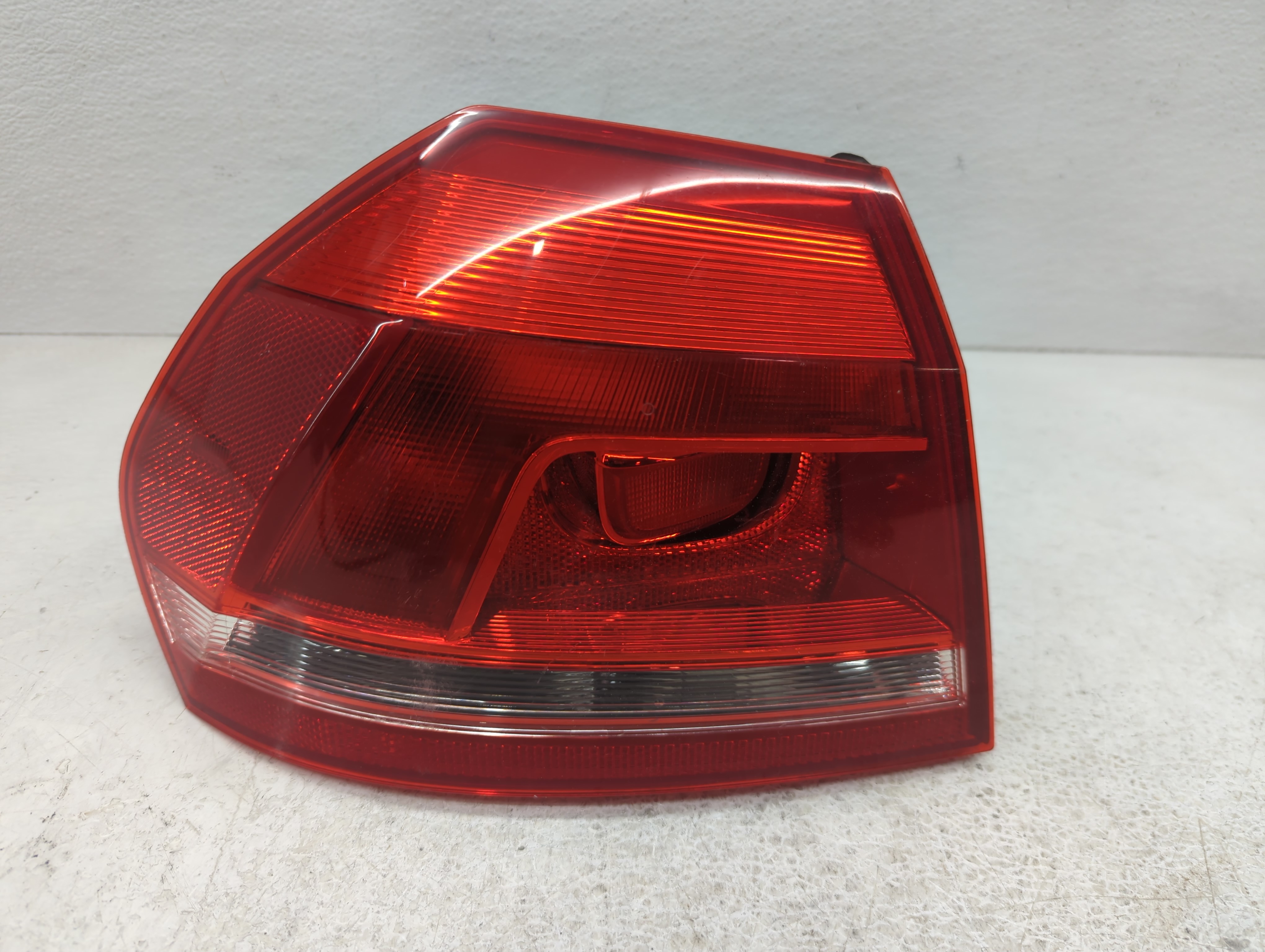 2012-2015 Volkswagen Passat Driver Left Side Tail Light Taillight Oem 1097489 - Oemusedautoparts1.com