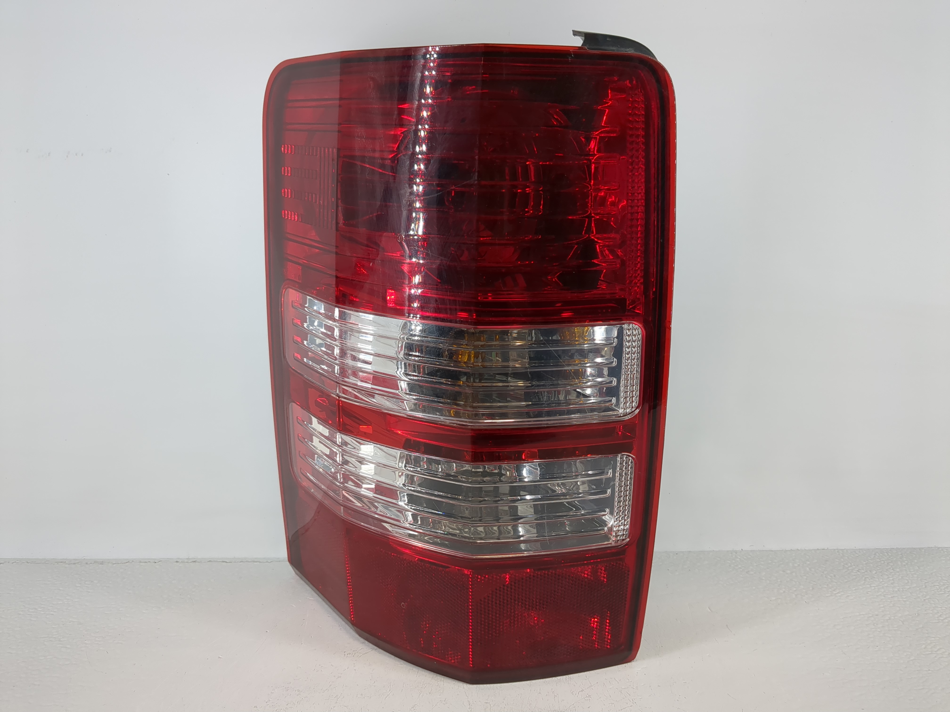 2008-2012 Jeep Liberty Driver Left Side Tail Light Taillight Oem 1097528 - Oemusedautoparts1.com