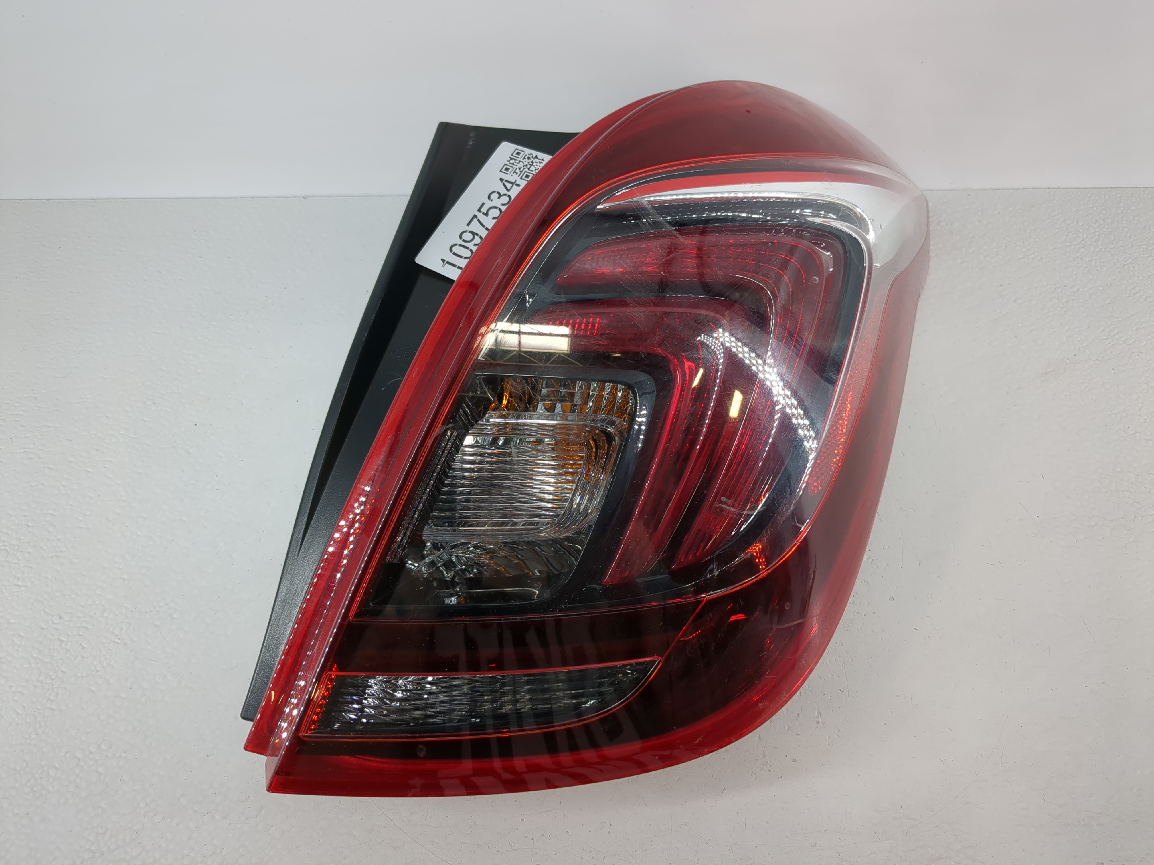 Picture of 2018-2021 Buick Encore Passenger Right Side Tail Light Taillight Oem 1097534