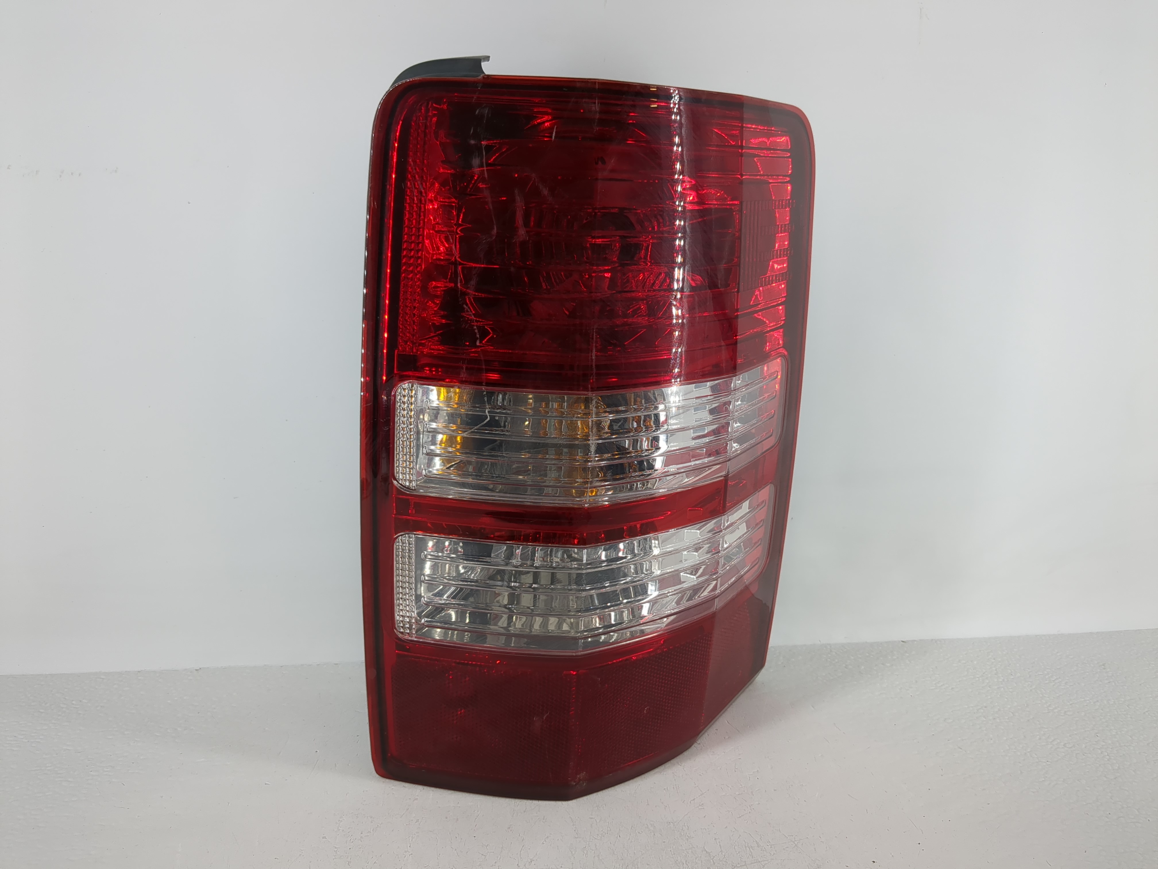 2008-2012 Jeep Liberty Passenger Right Side Tail Light Taillight Oem 1097555 - Oemusedautoparts1.com