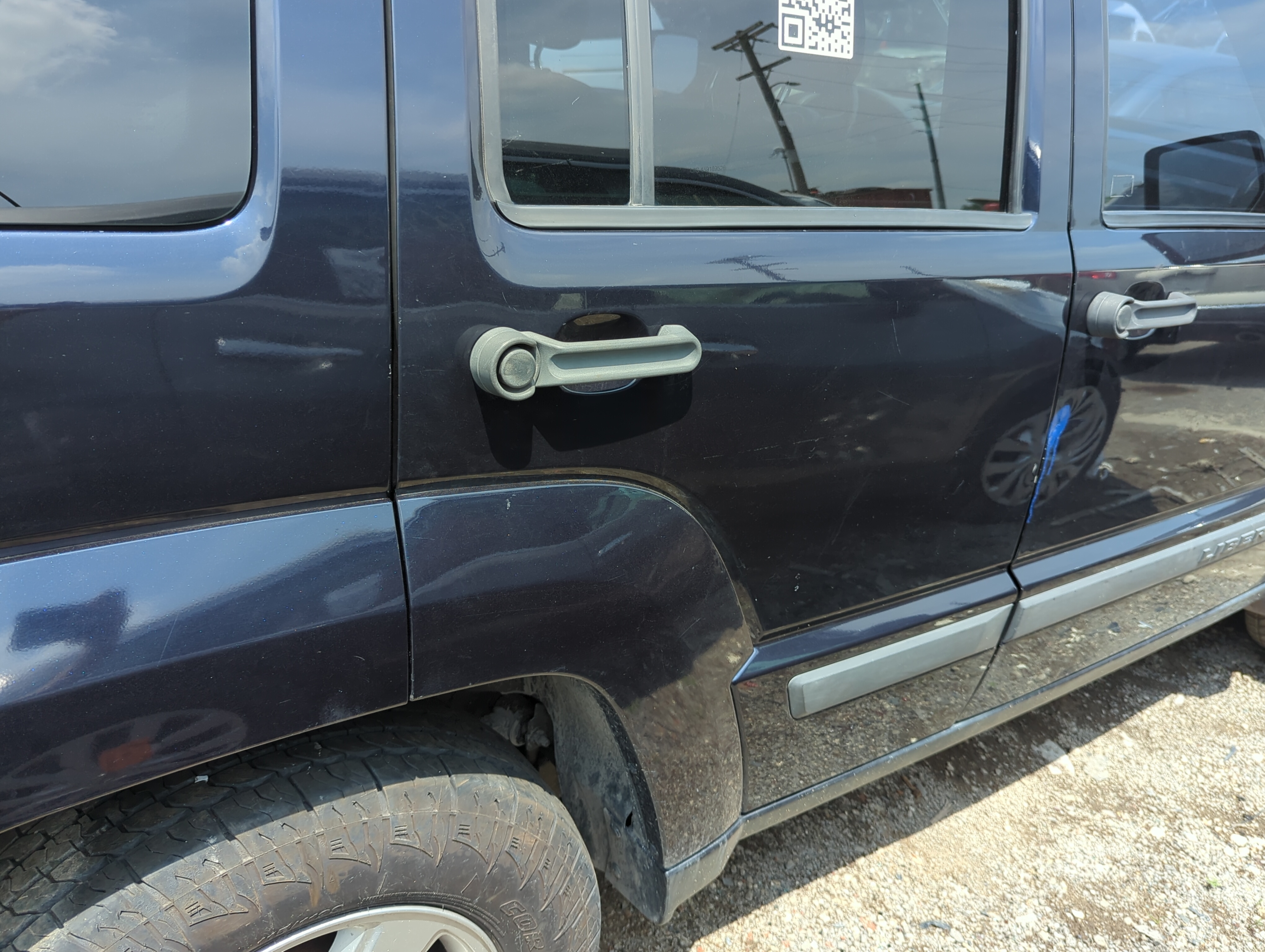 Picture of 2008-2012 Jeep Liberty Passenger Rear Door Oem 1097944