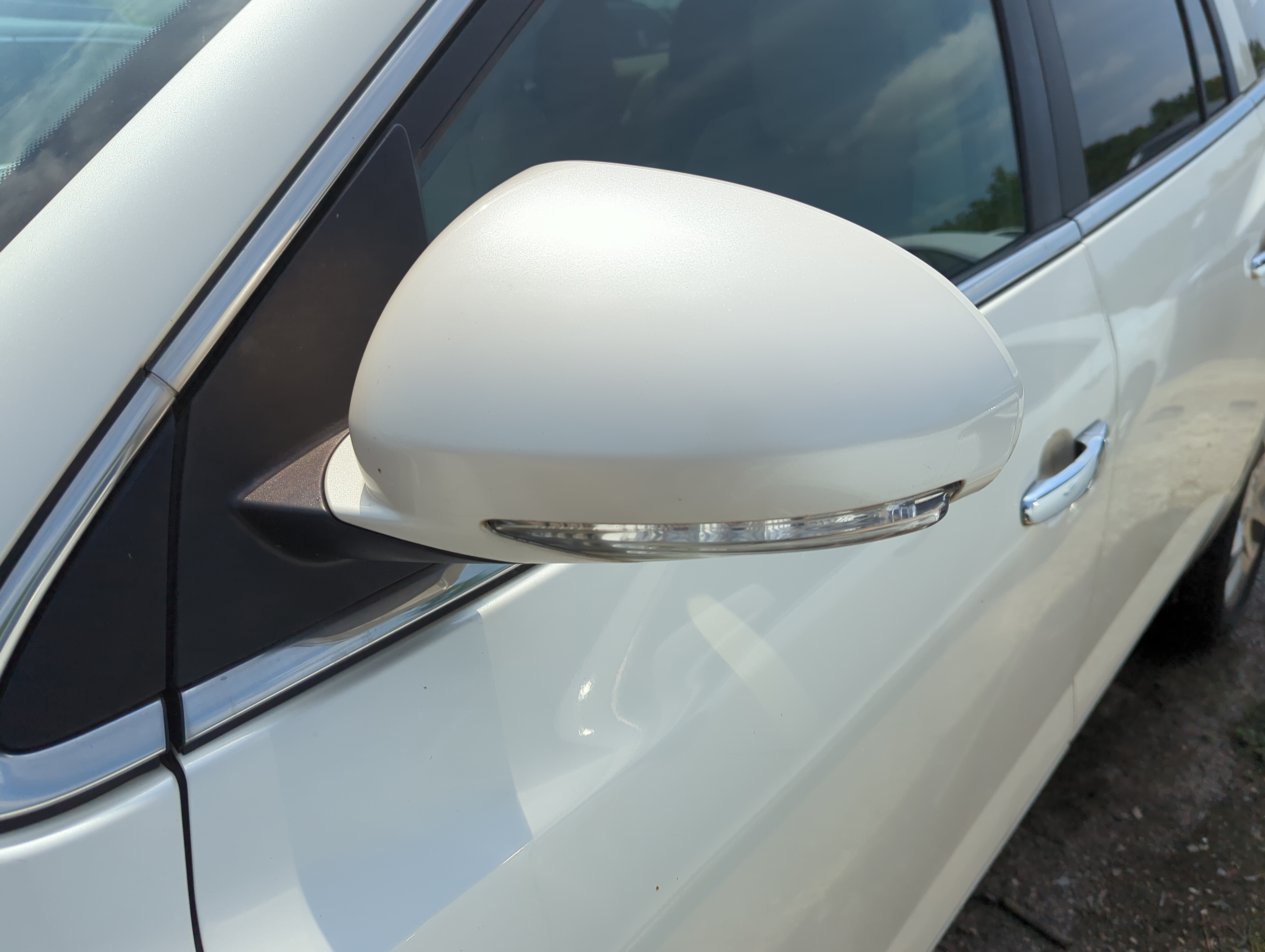 2008-2012 Buick Enclave Driver Left Side View Power Door Mirror White 1098086 - Oemusedautoparts1.com