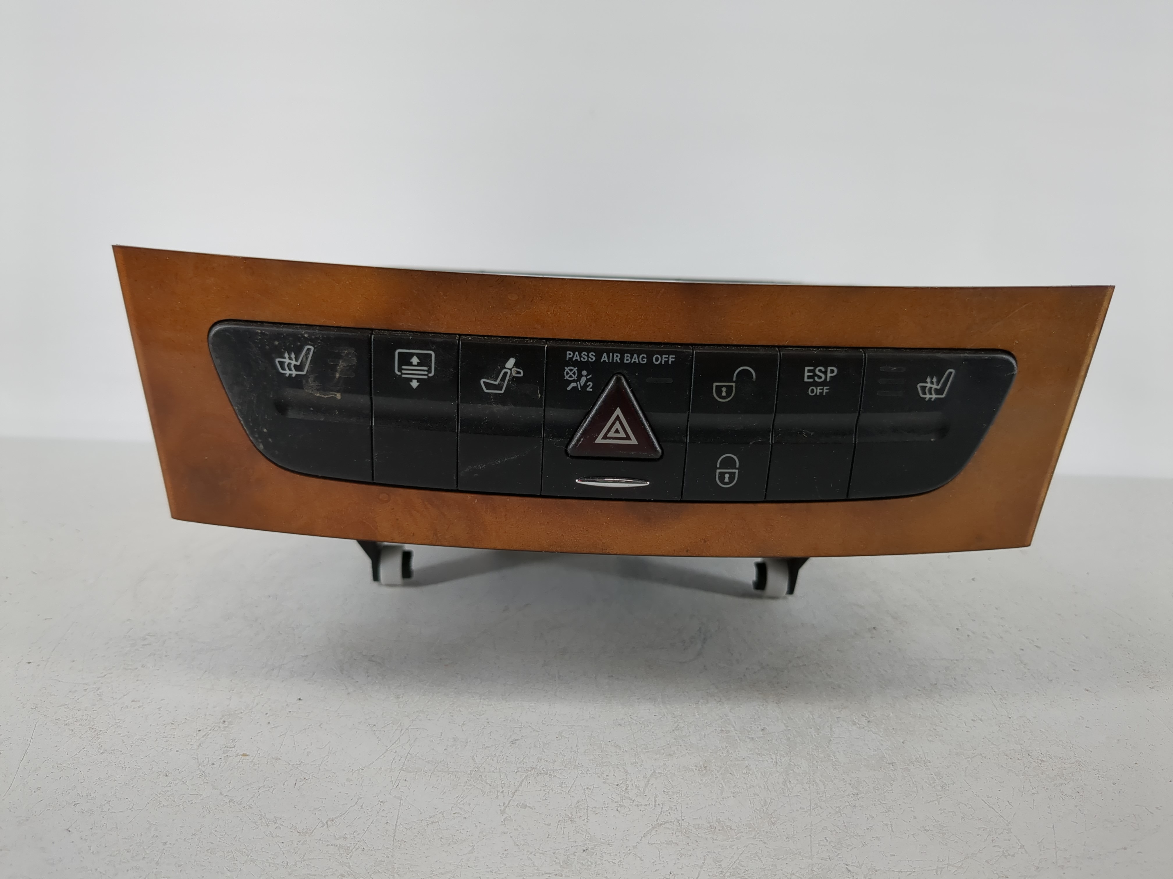 2008-2008 Mercedes-benz E350 Am Fm Cd Player Radio Receiver 1098567 - Oemusedautoparts1.com