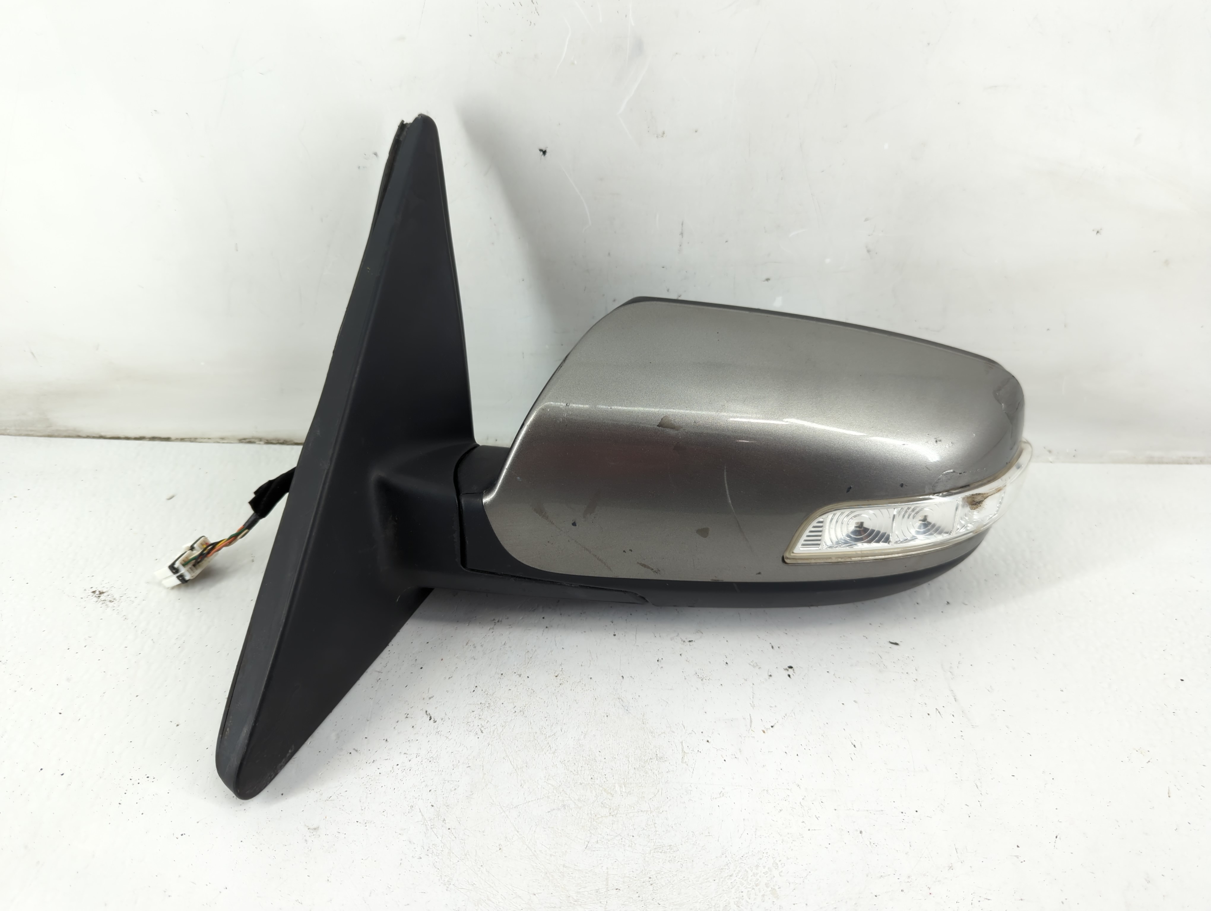 2011-2015 Kia Sorento Driver Left Side View Power Door Mirror Grey 1098590 - Oemusedautoparts1.com