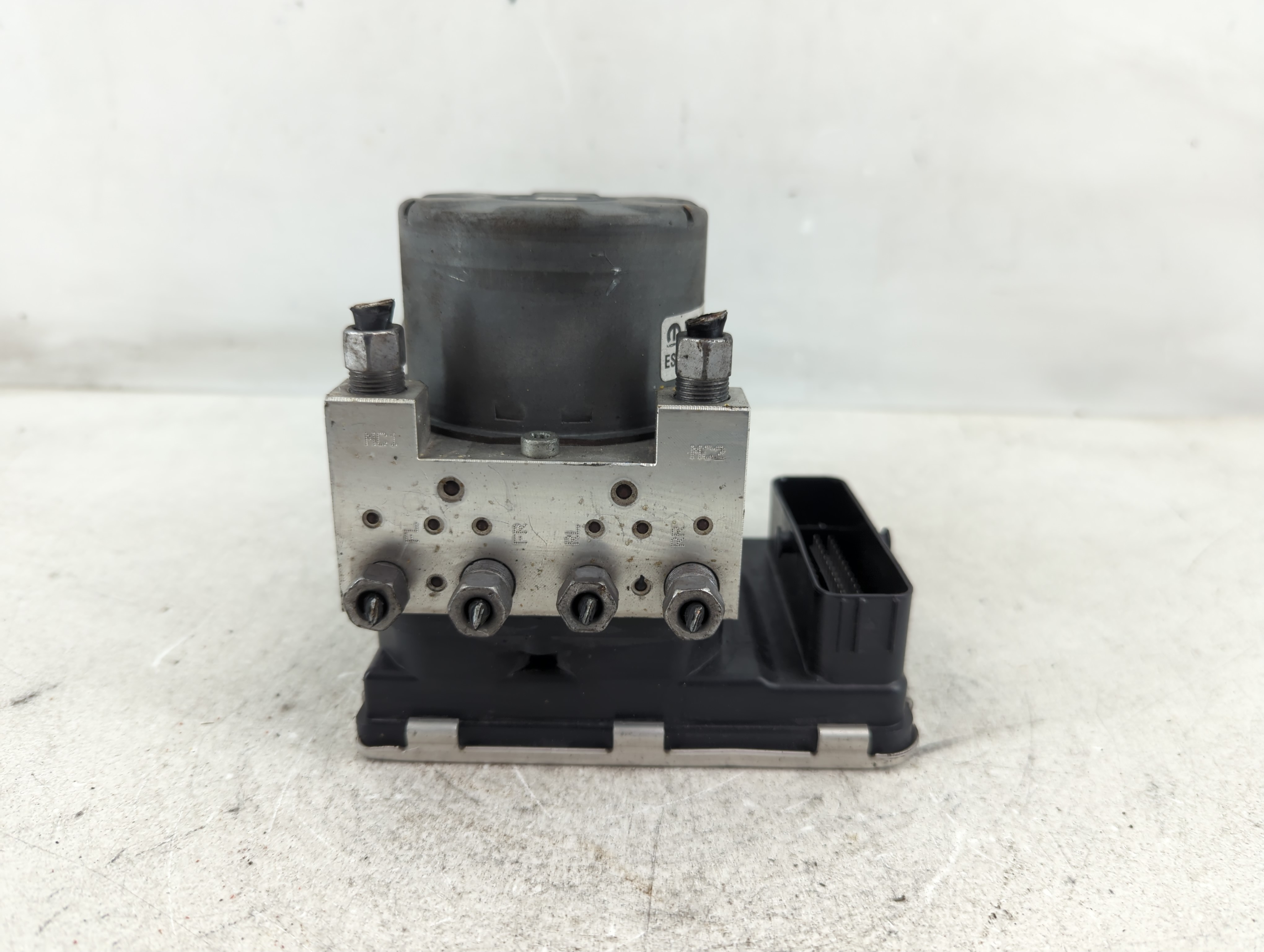 Dodge Ram 1500 Abs Pump Control Module 1098639 - Oemusedautoparts1.com